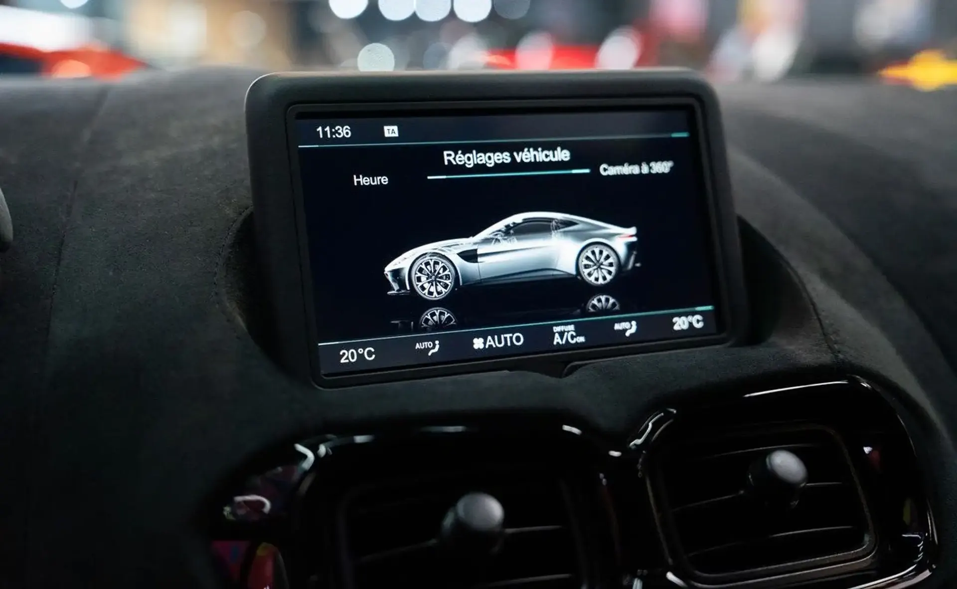 Aston Martin Vantage — photo 14