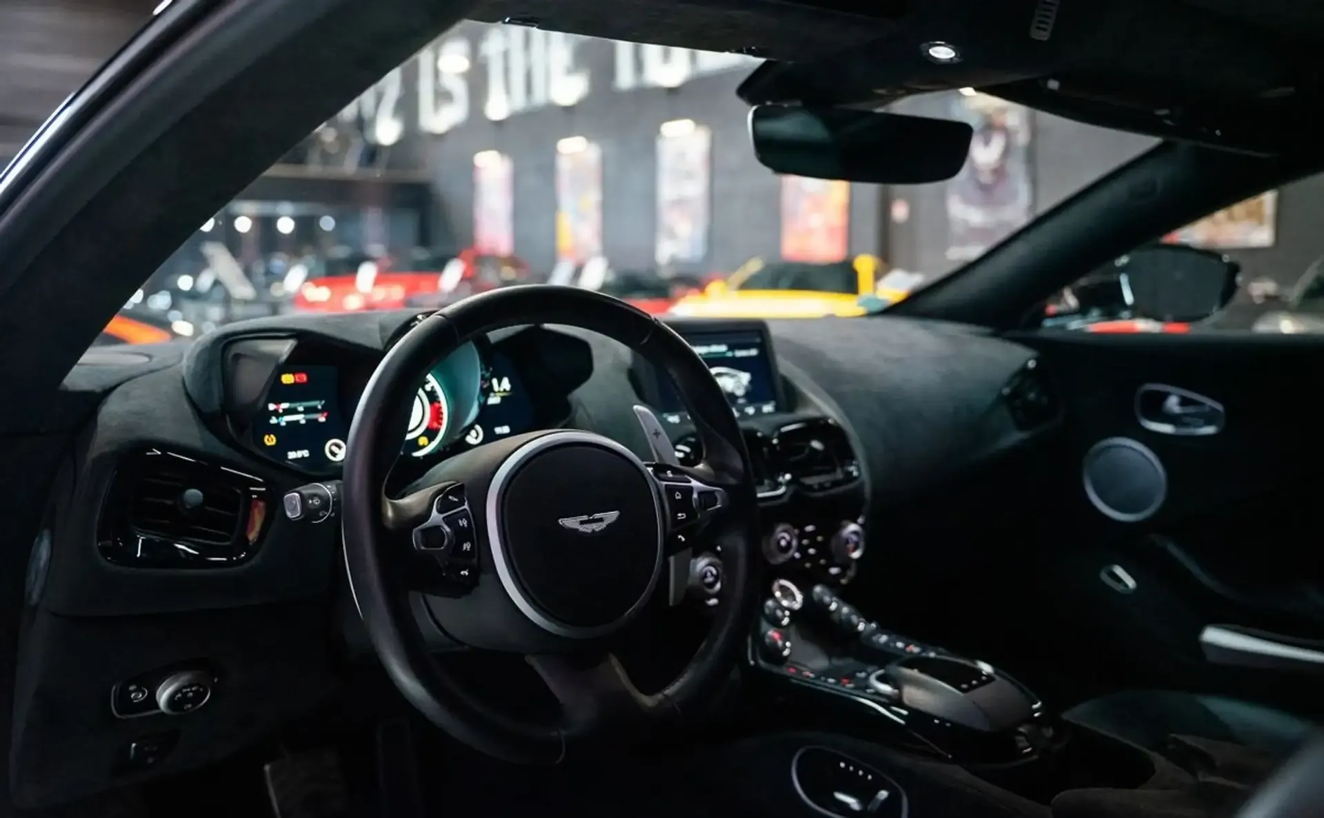 Aston Martin Vantage — photo 7