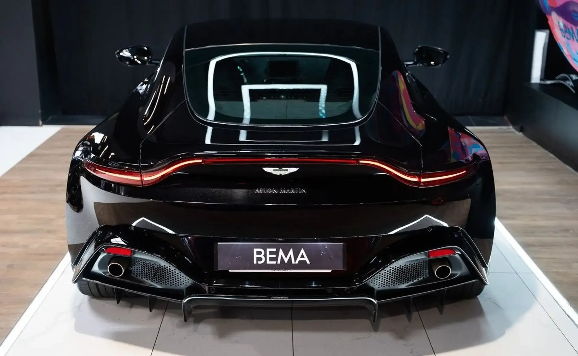 Aston Martin Vantage — photo 6
