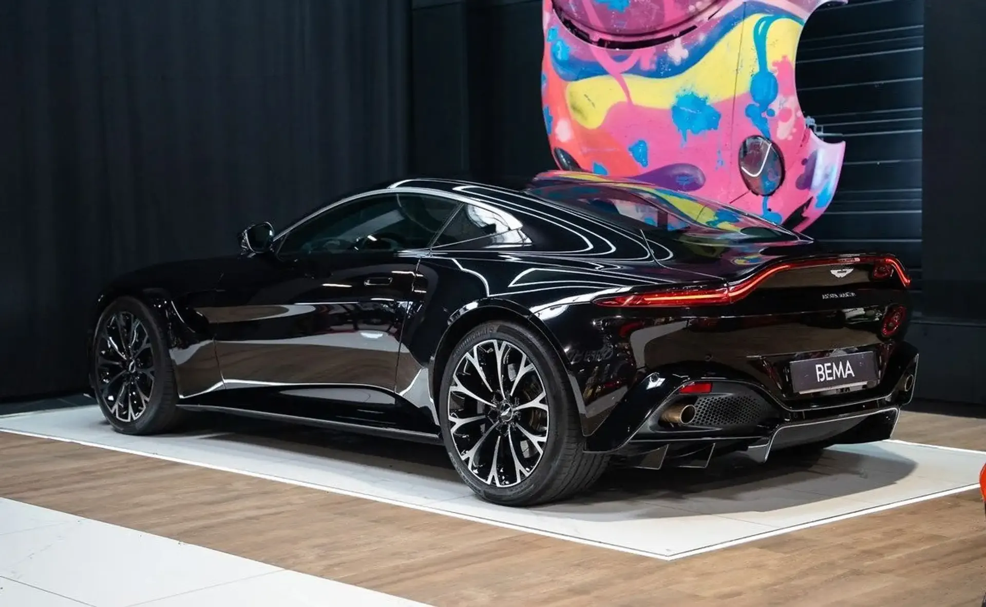 Aston Martin Vantage — photo 5