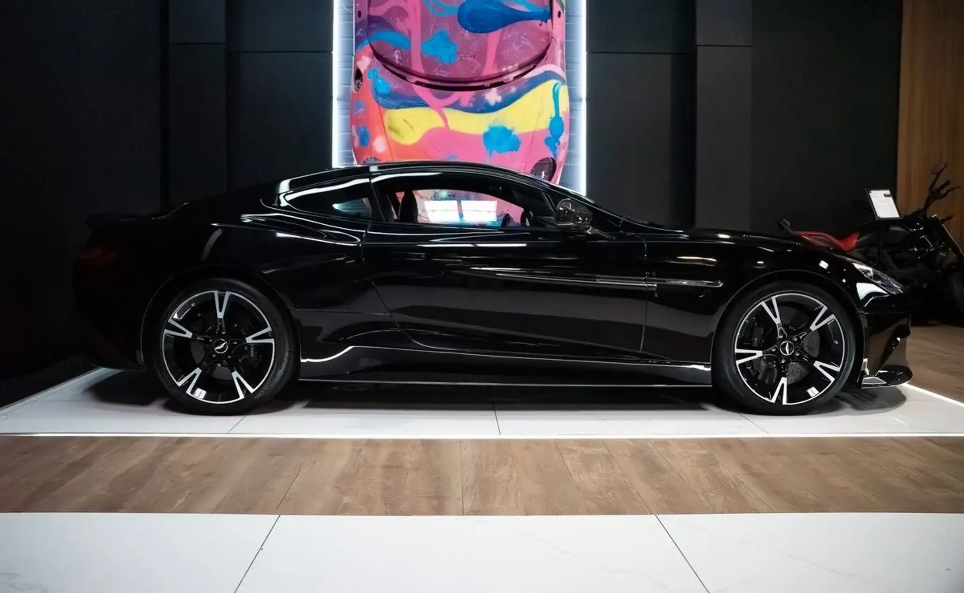Aston Martin Vanquish — photo 6