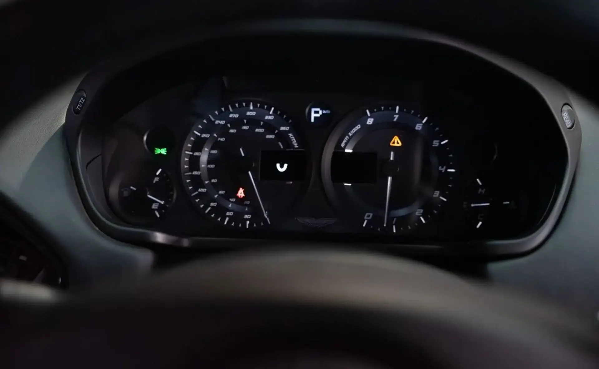Aston Martin Vanquish — photo 12