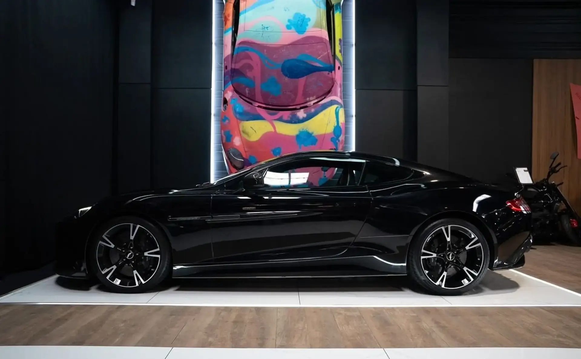Aston Martin Vanquish — photo 4