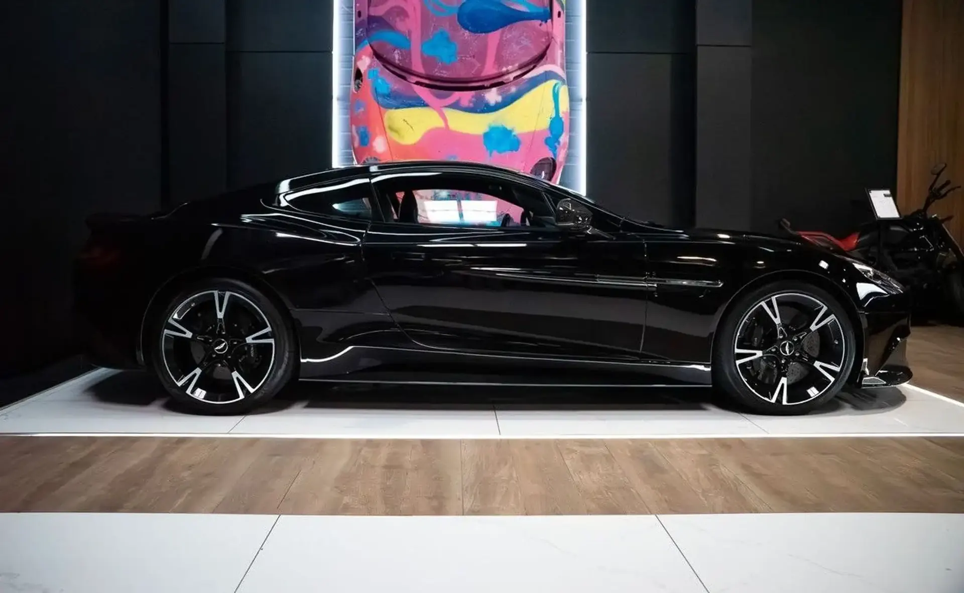 Aston Martin Vanquish — photo 6