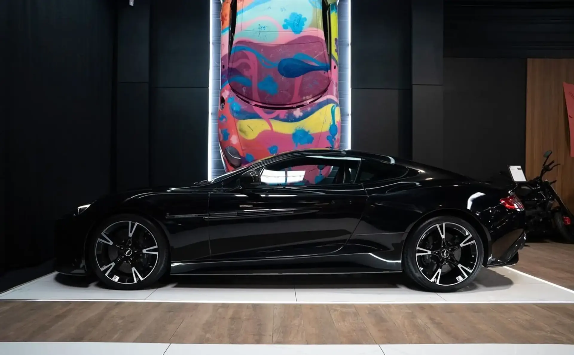 Aston Martin Vanquish — photo 4