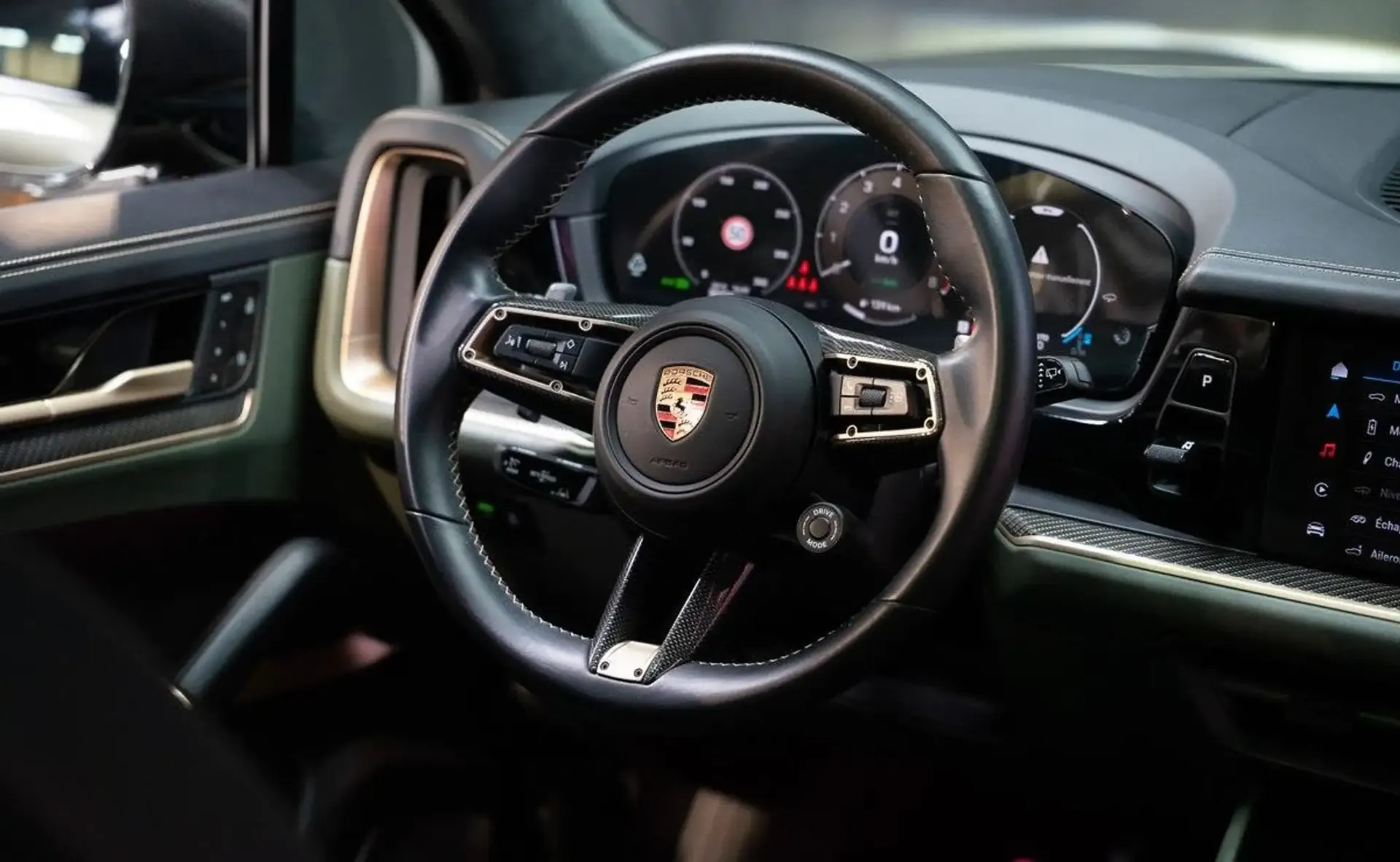 Porsche Cayenne — photo 12