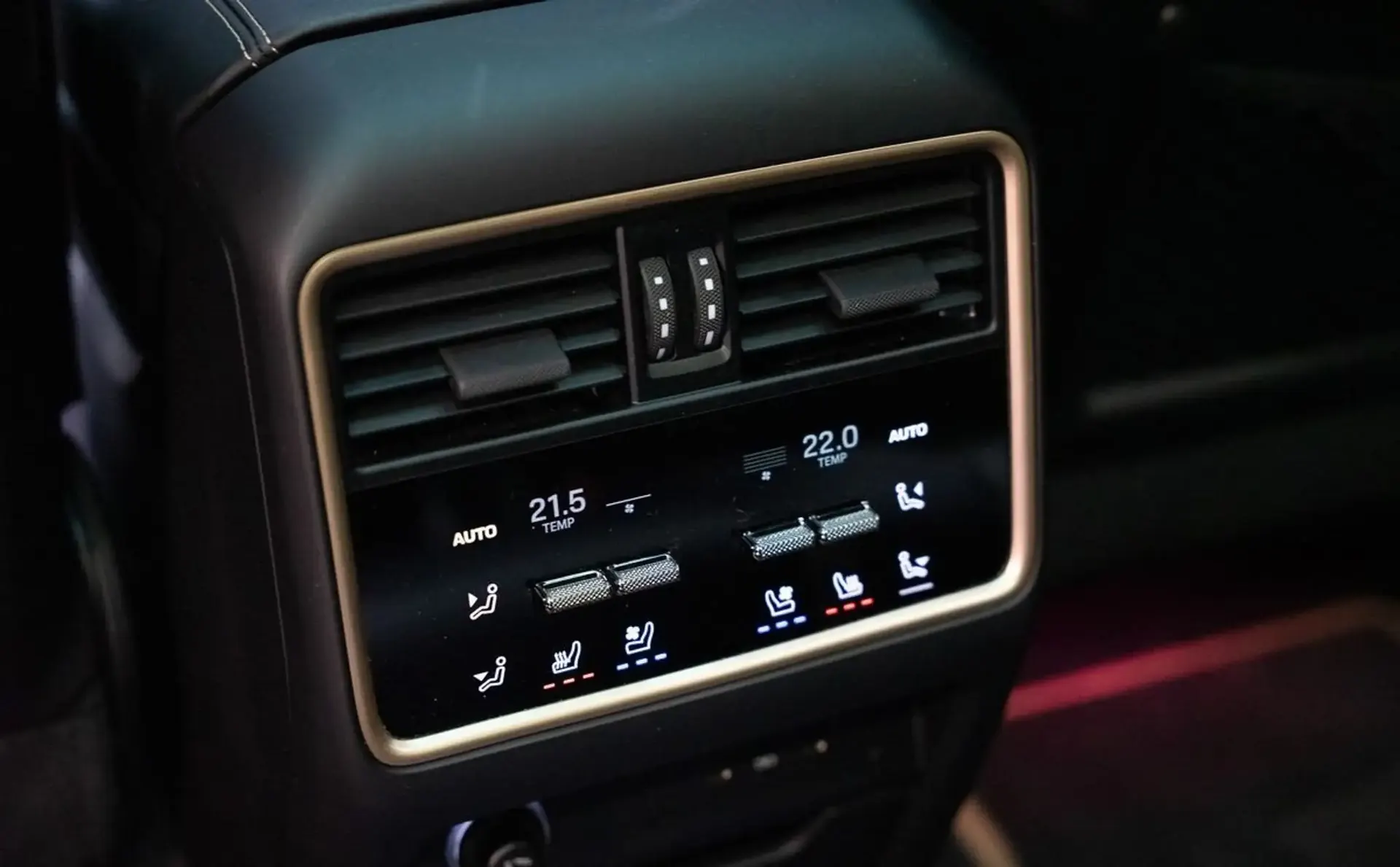 Porsche Cayenne — photo 11