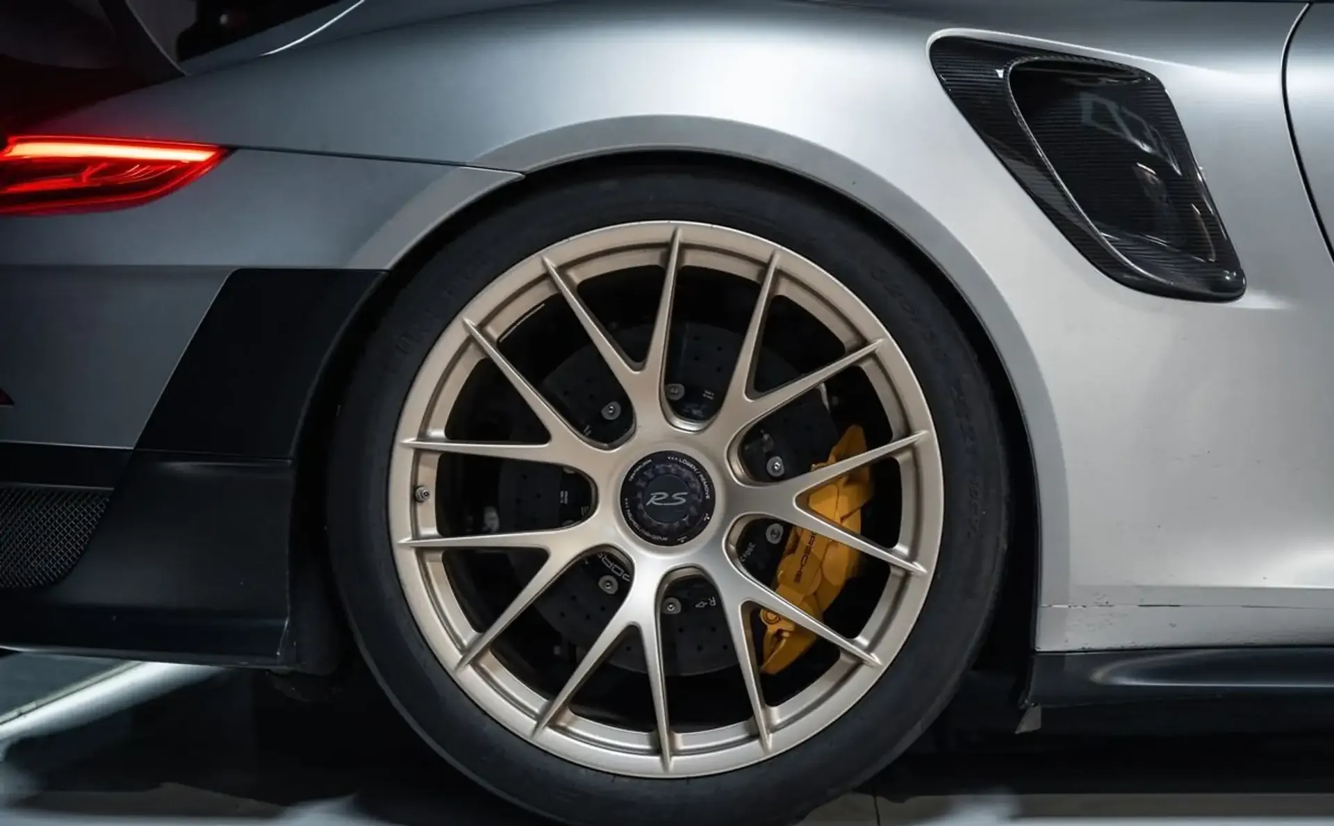 Porsche 991 — photo 10