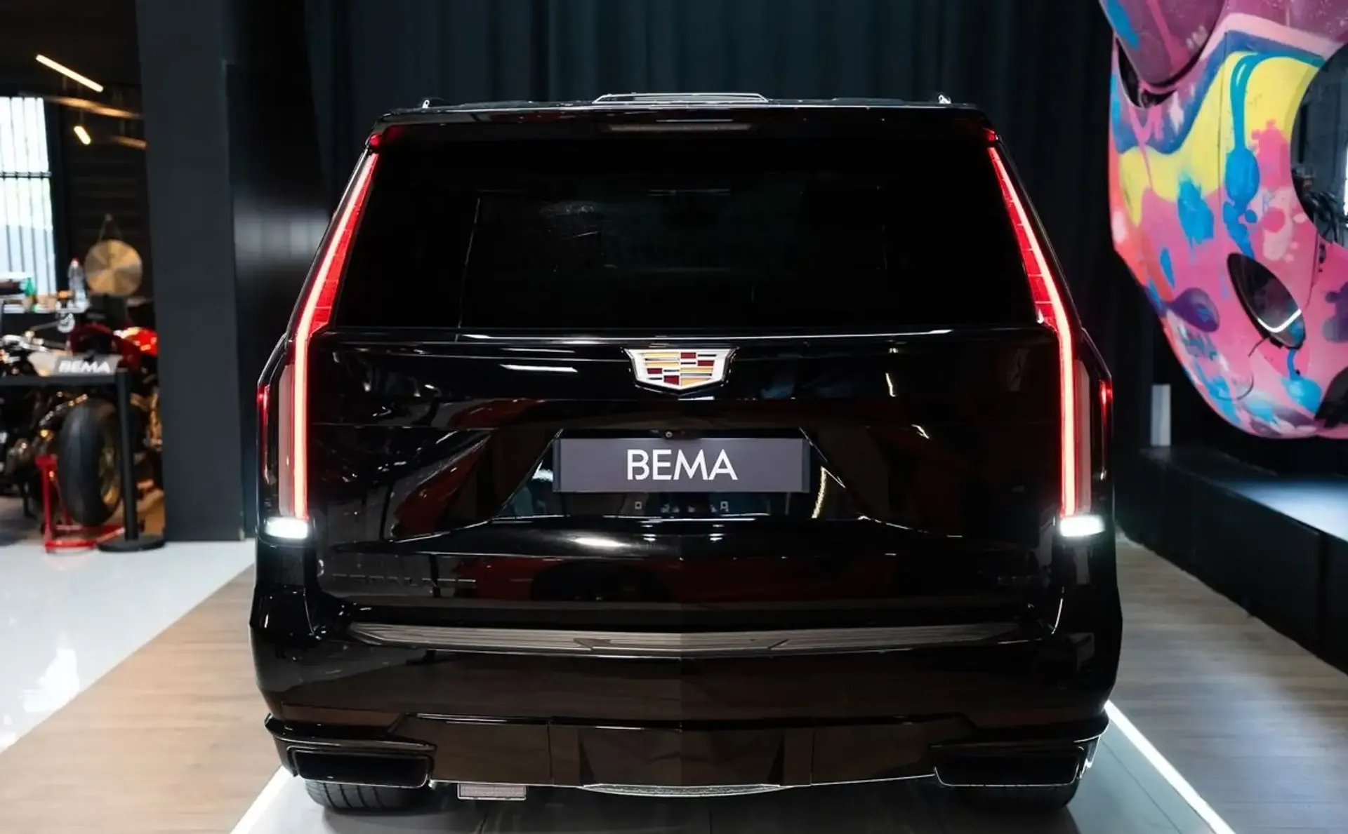 Cadillac Escalade — photo 4