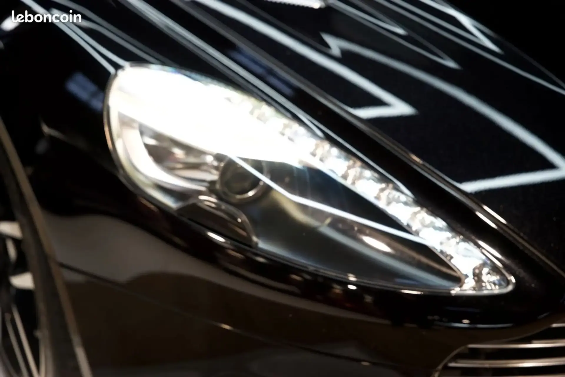 Aston Martin Vanquish — photo 6