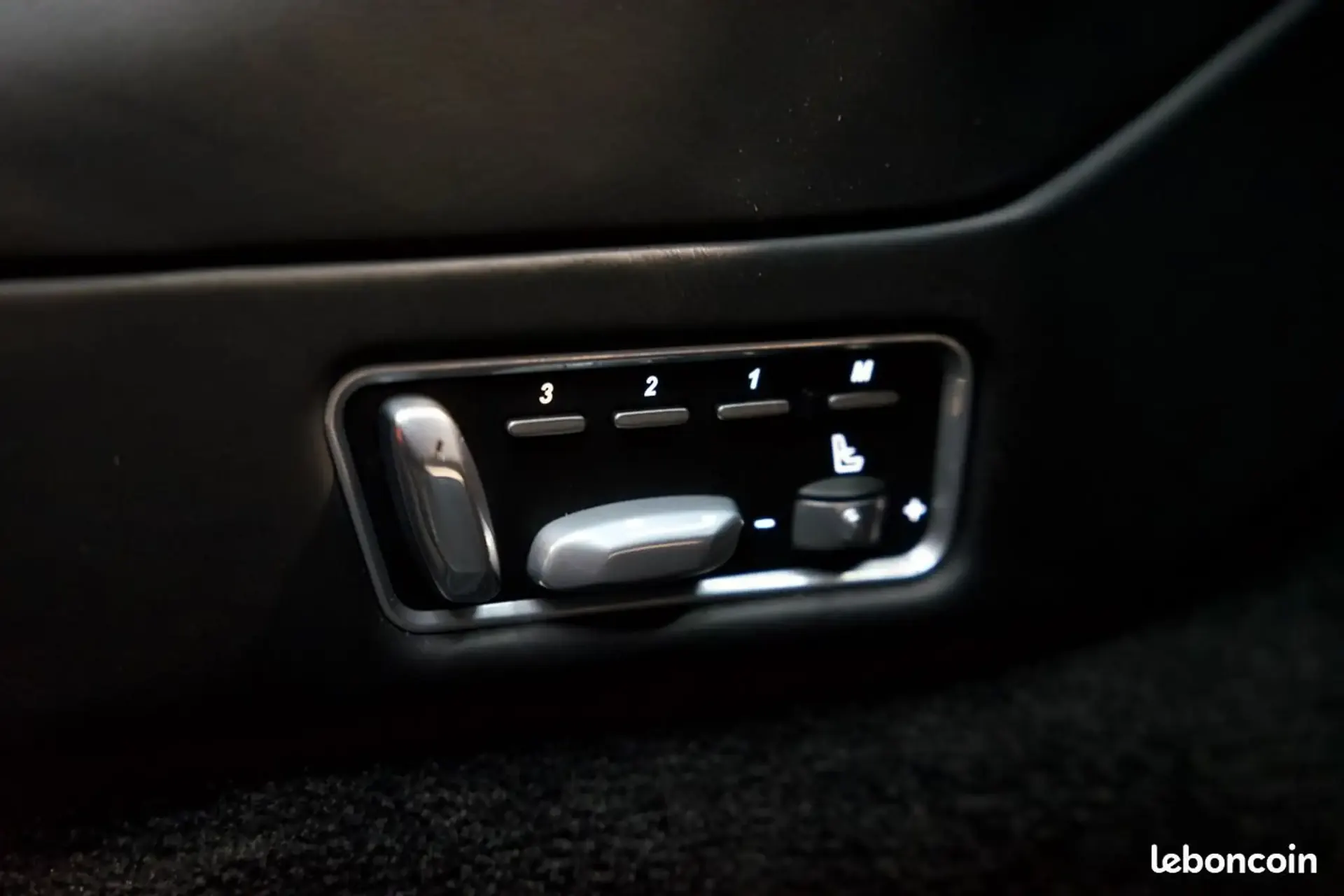Aston Martin Vanquish — photo 11