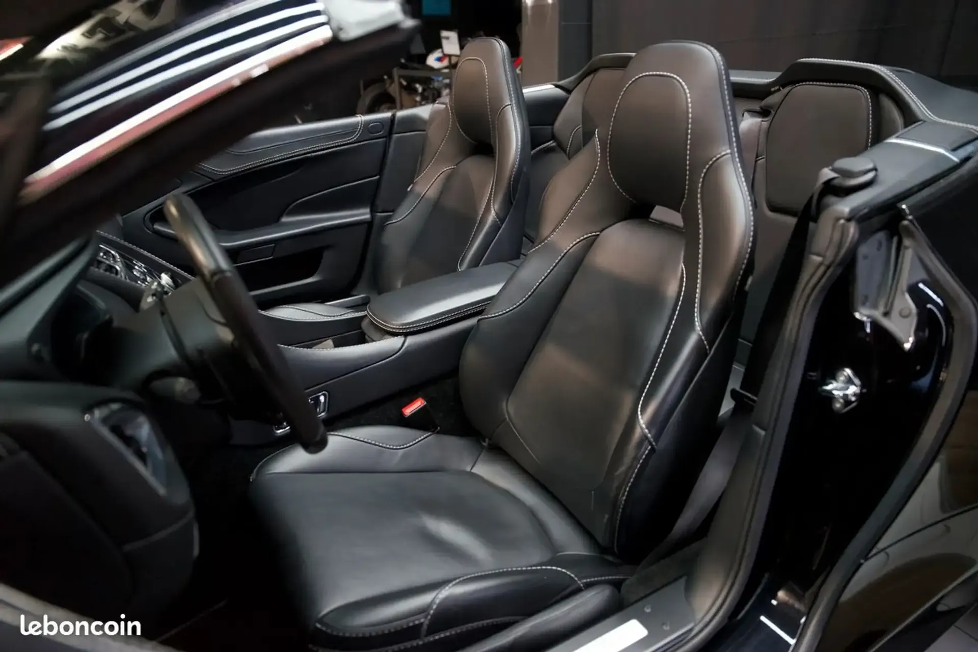 Aston Martin Vanquish — photo 12
