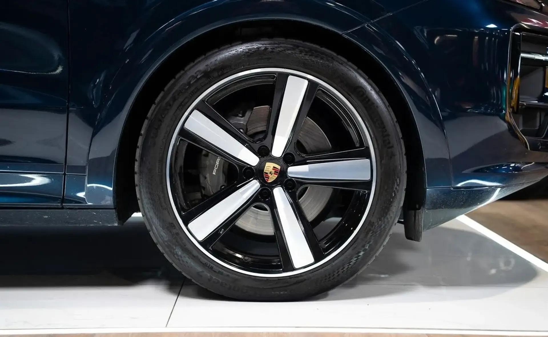 Porsche Cayenne — photo 7