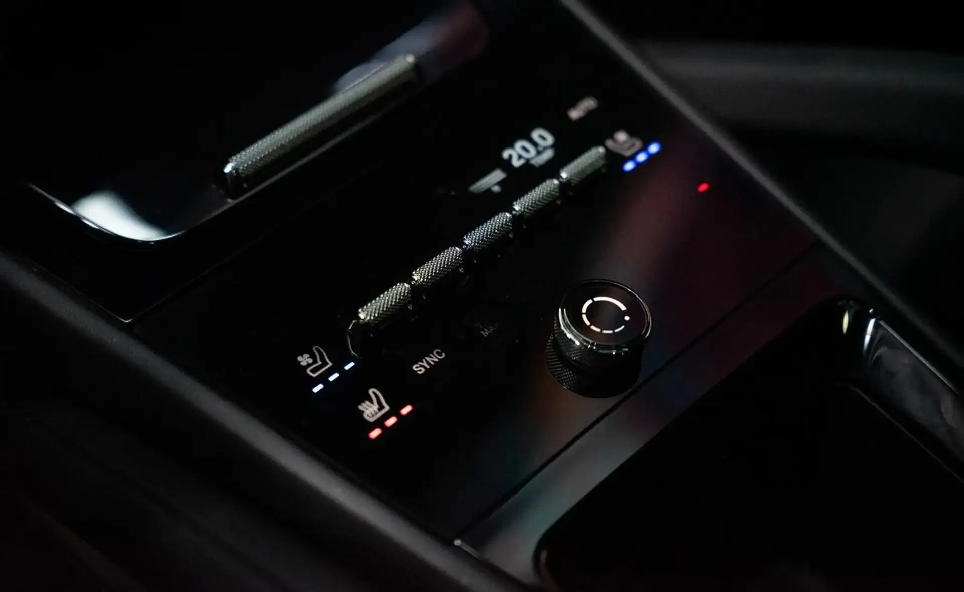 Porsche Cayenne — photo 13
