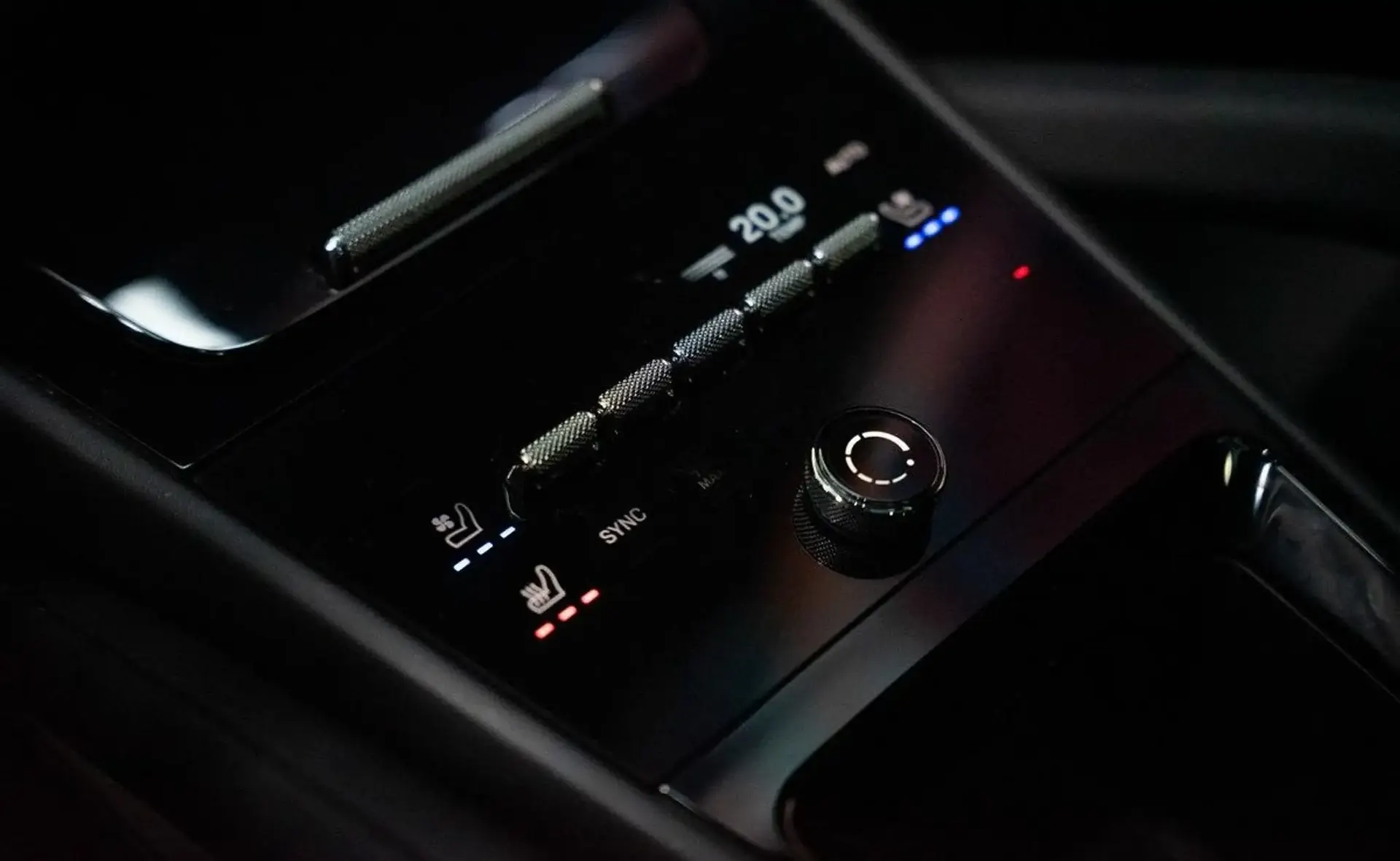 Porsche Cayenne — photo 13