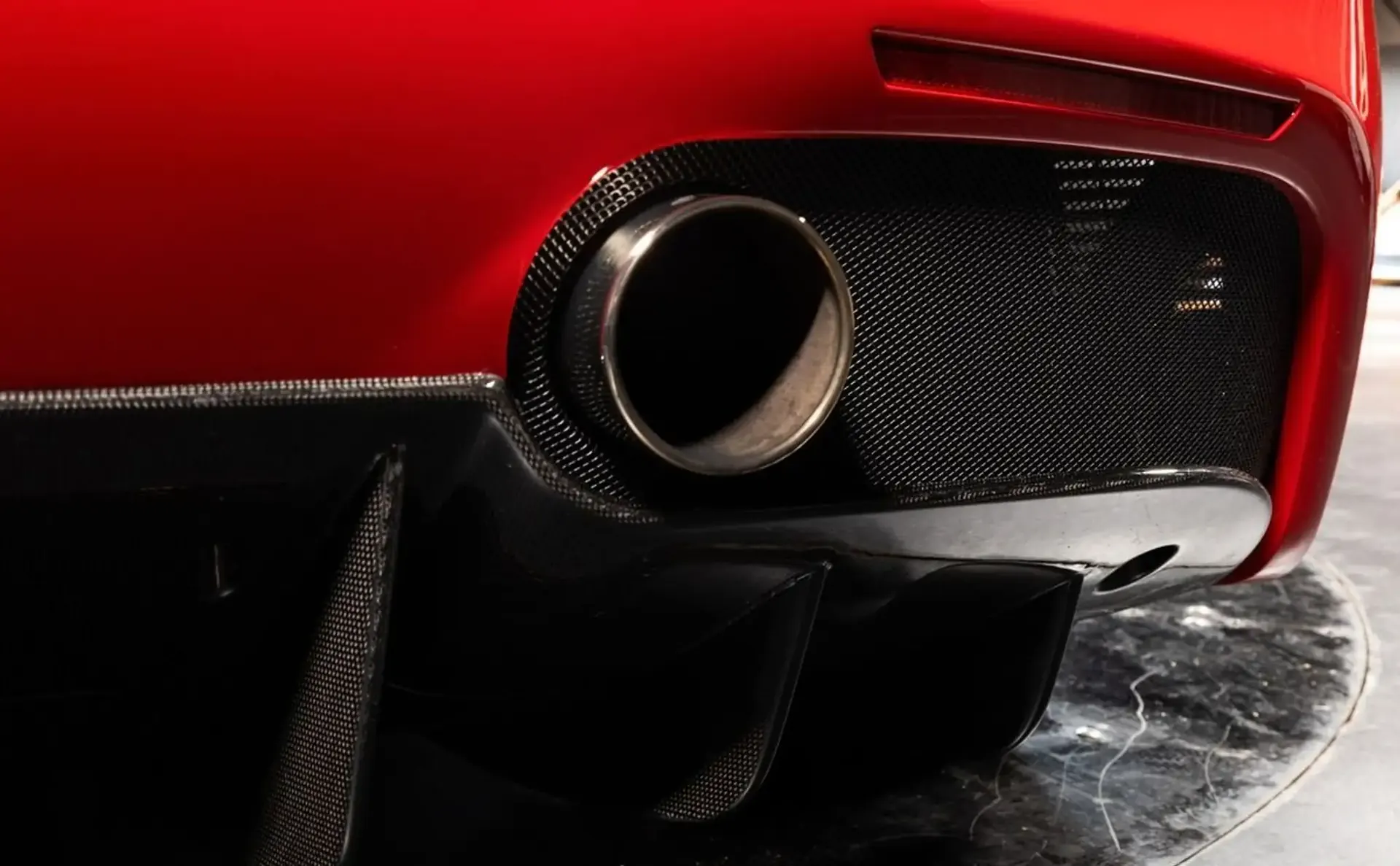 Ferrari 488 — photo 9
