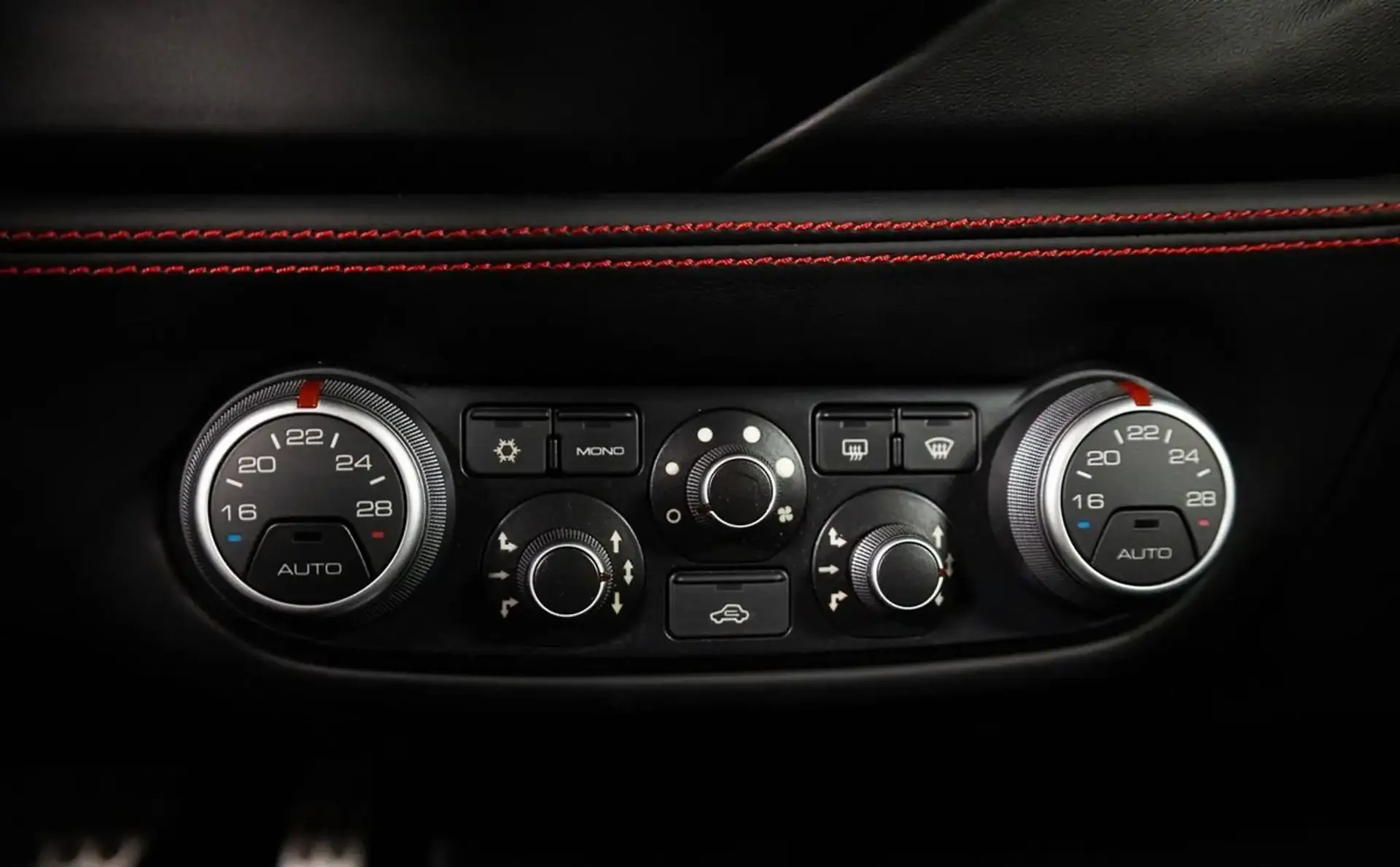 Ferrari 488 — photo 8