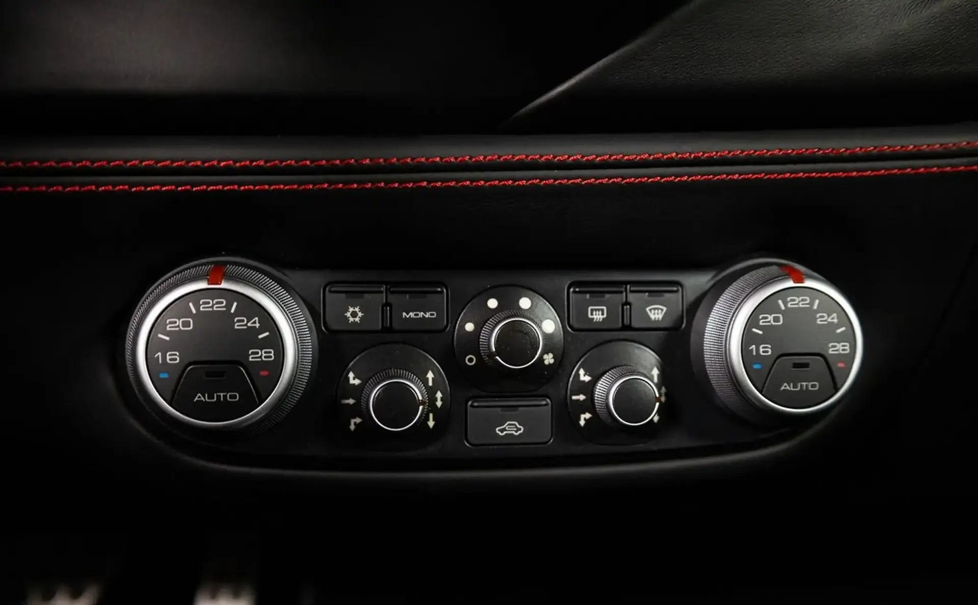 Ferrari 488 — photo 8