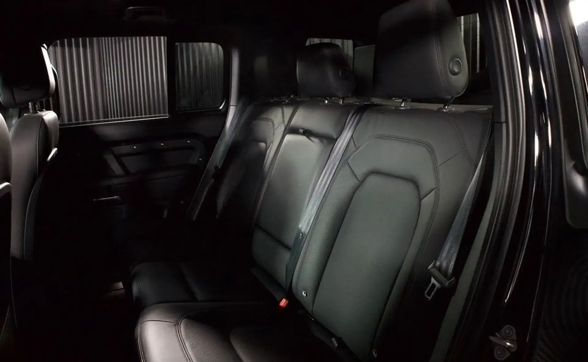Land Rover Defender — photo 9
