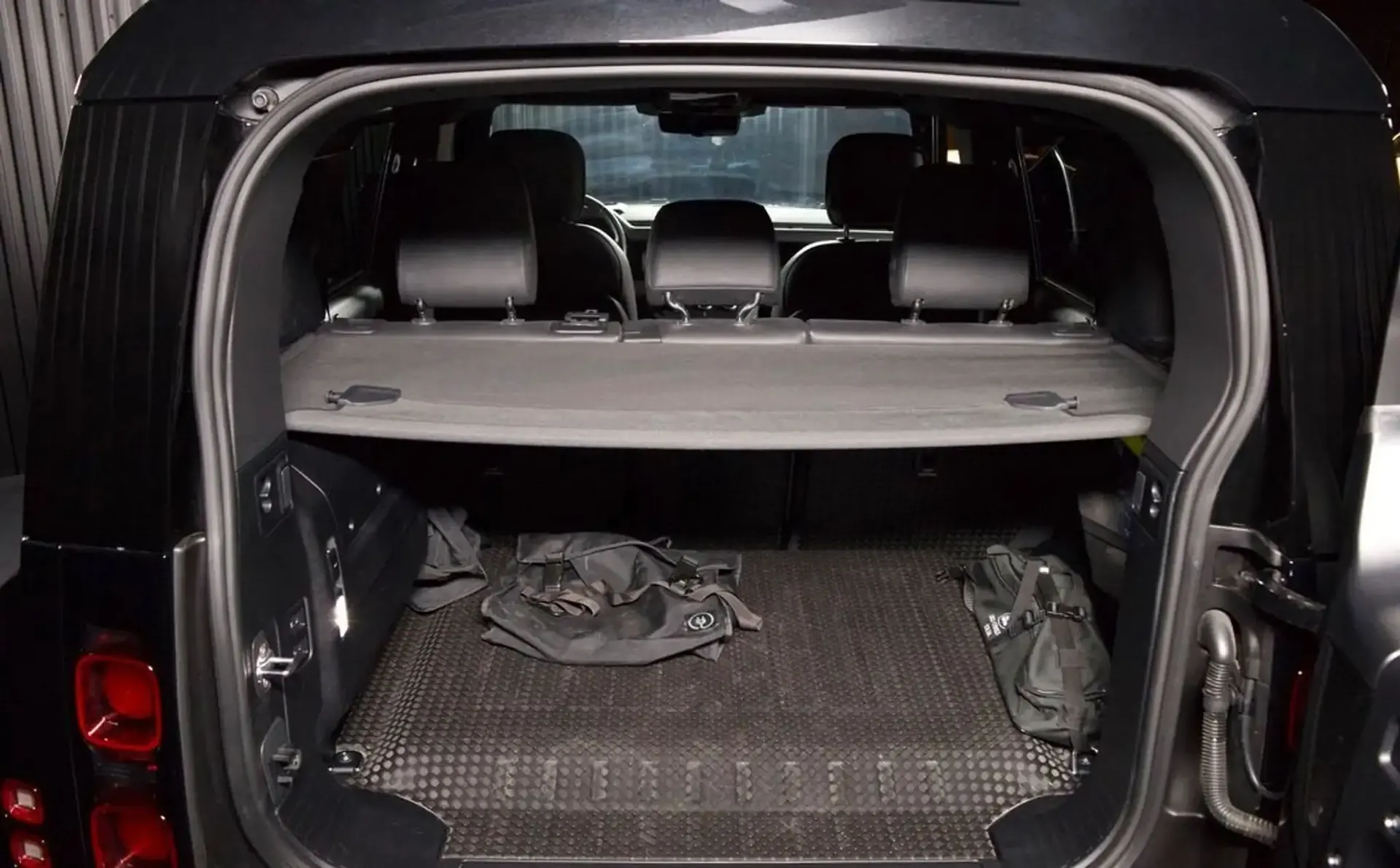 Land Rover Defender — photo 10
