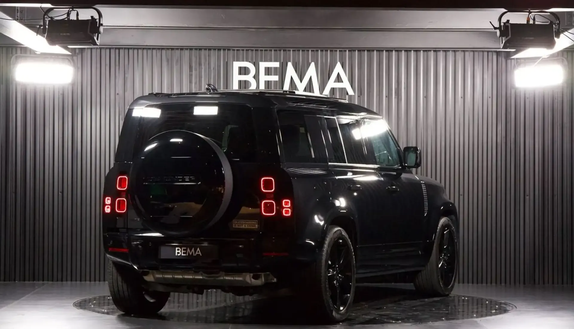 Land Rover Defender — photo 3