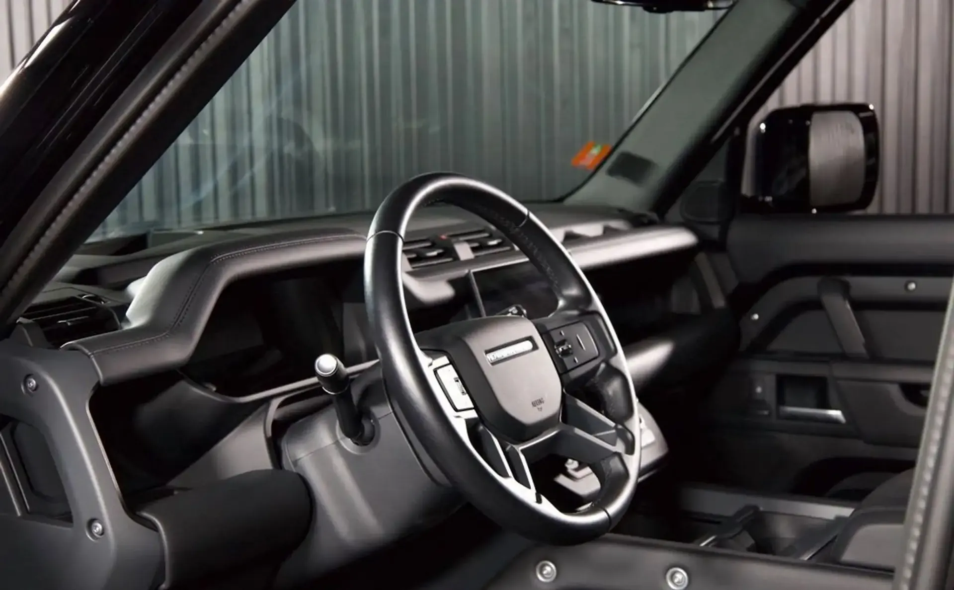 Land Rover Defender — photo 6
