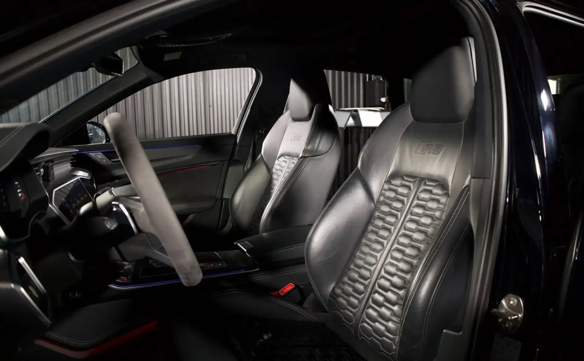 Audi RS6 — photo 6