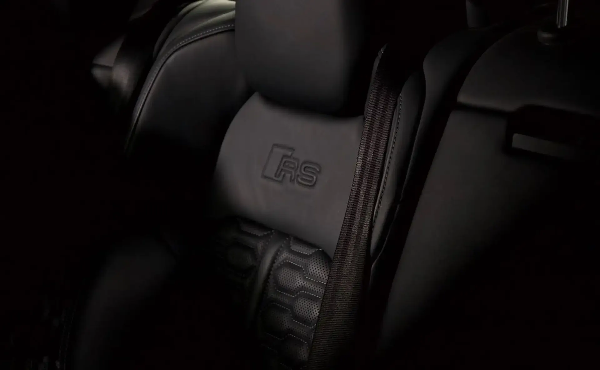 Audi RS6 — photo 10