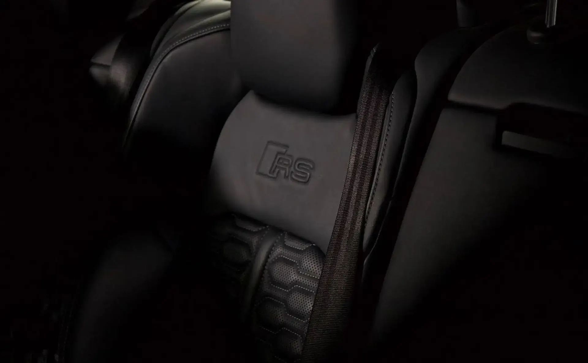 Audi RS6 — photo 10