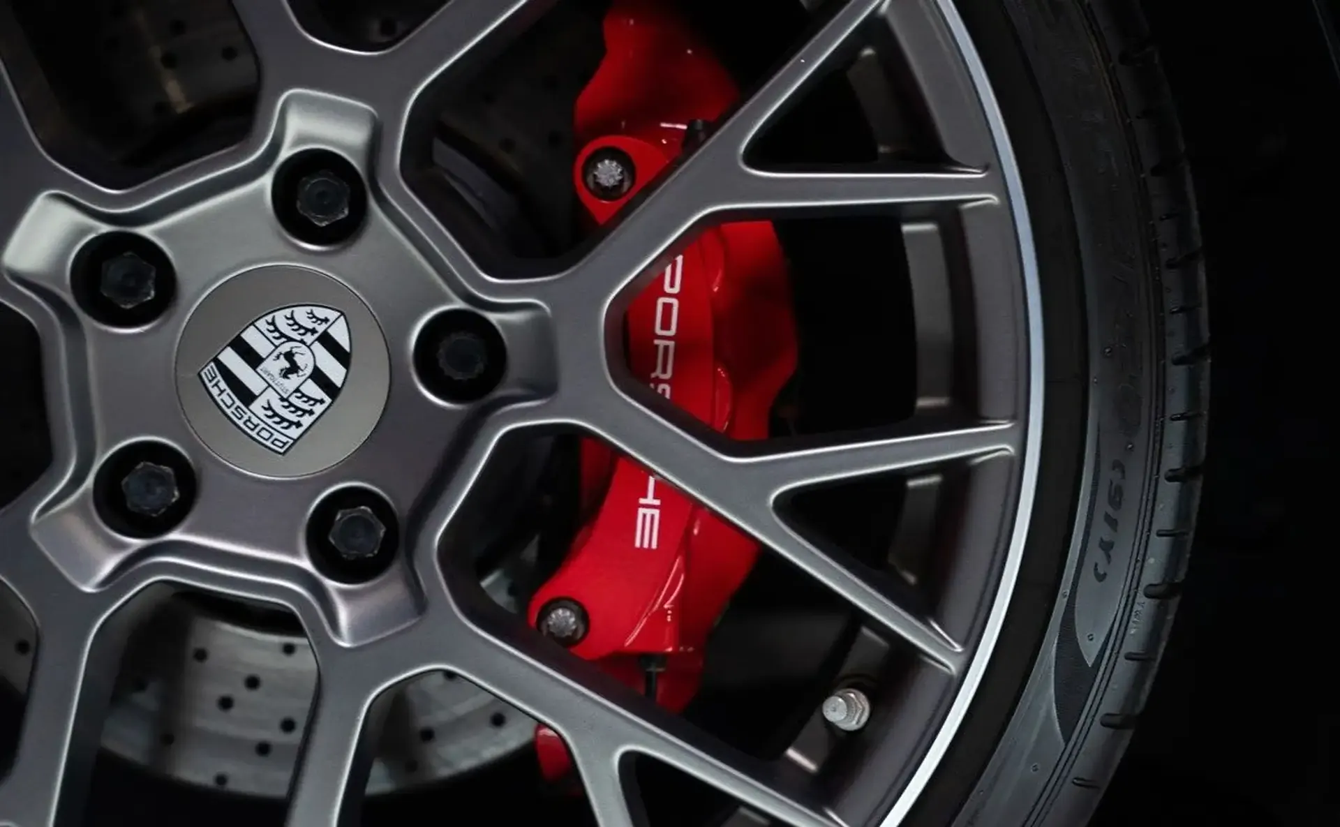 Porsche 992 — photo 7