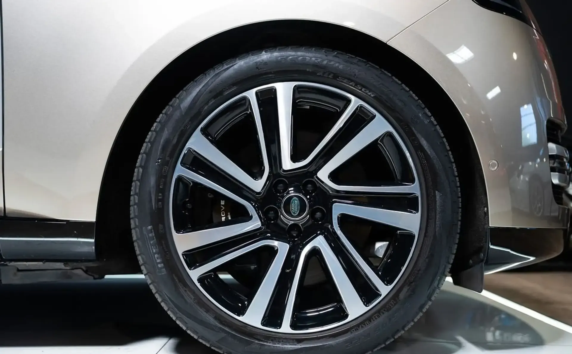 Land Rover Range Rover — photo 6