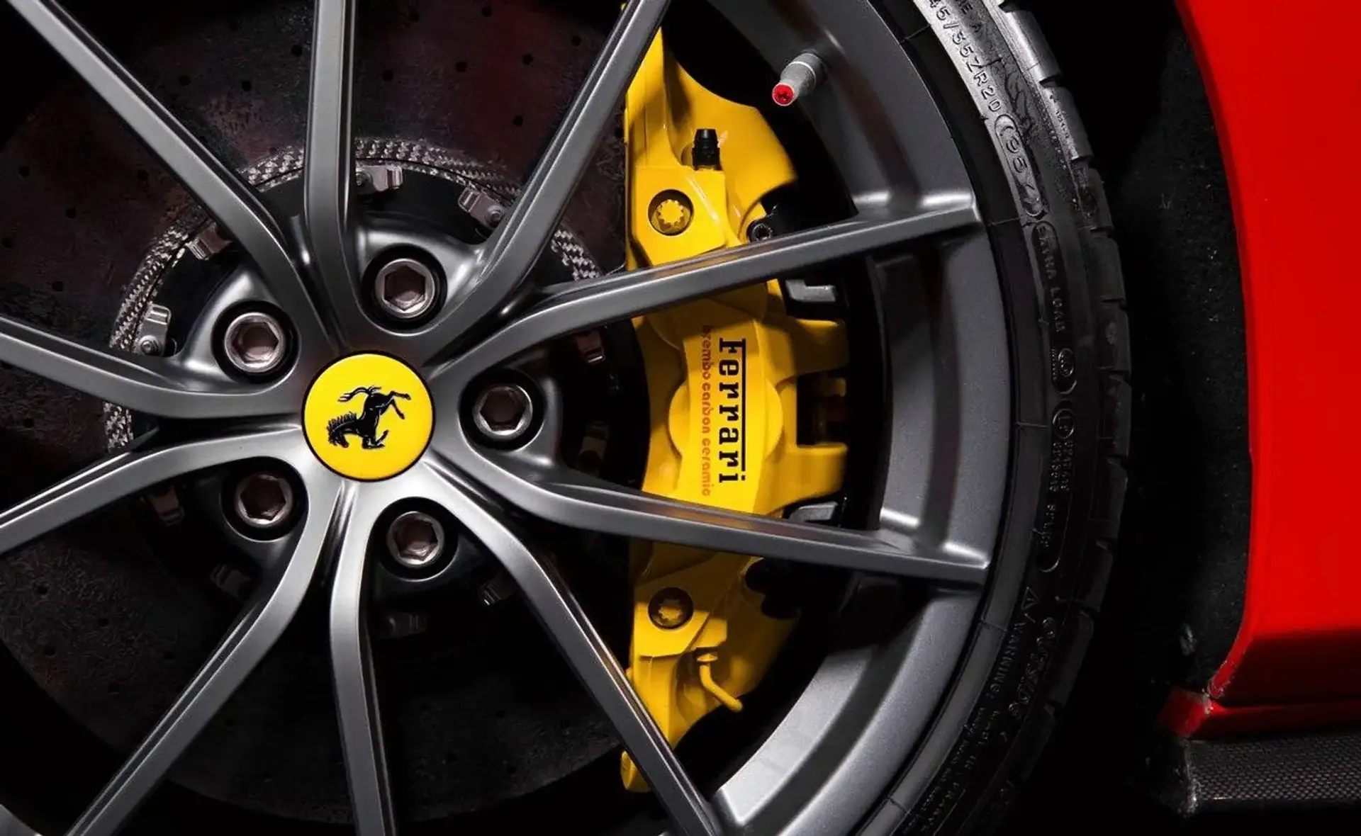 Ferrari 488 — photo 9