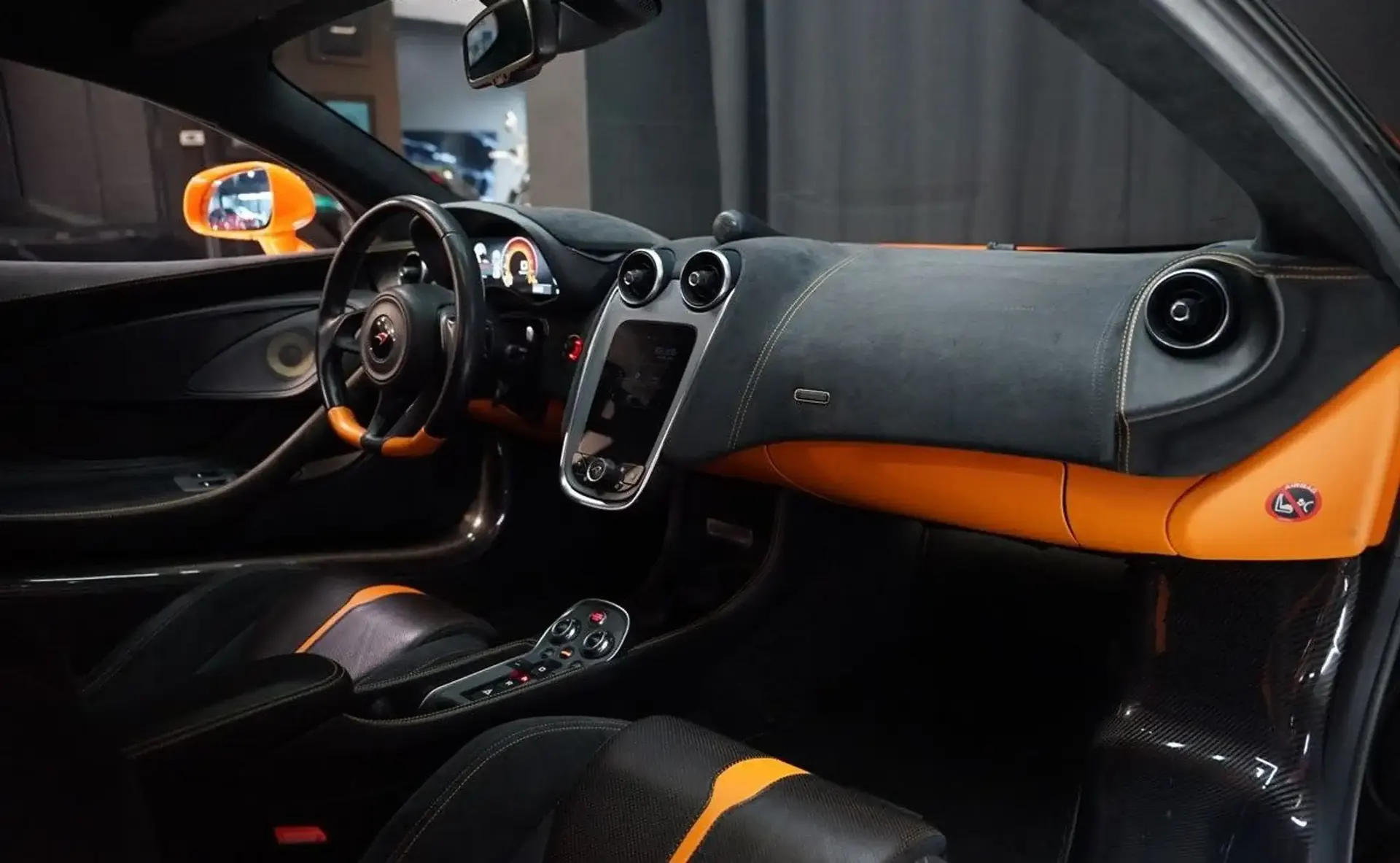 McLaren 570S — photo 8