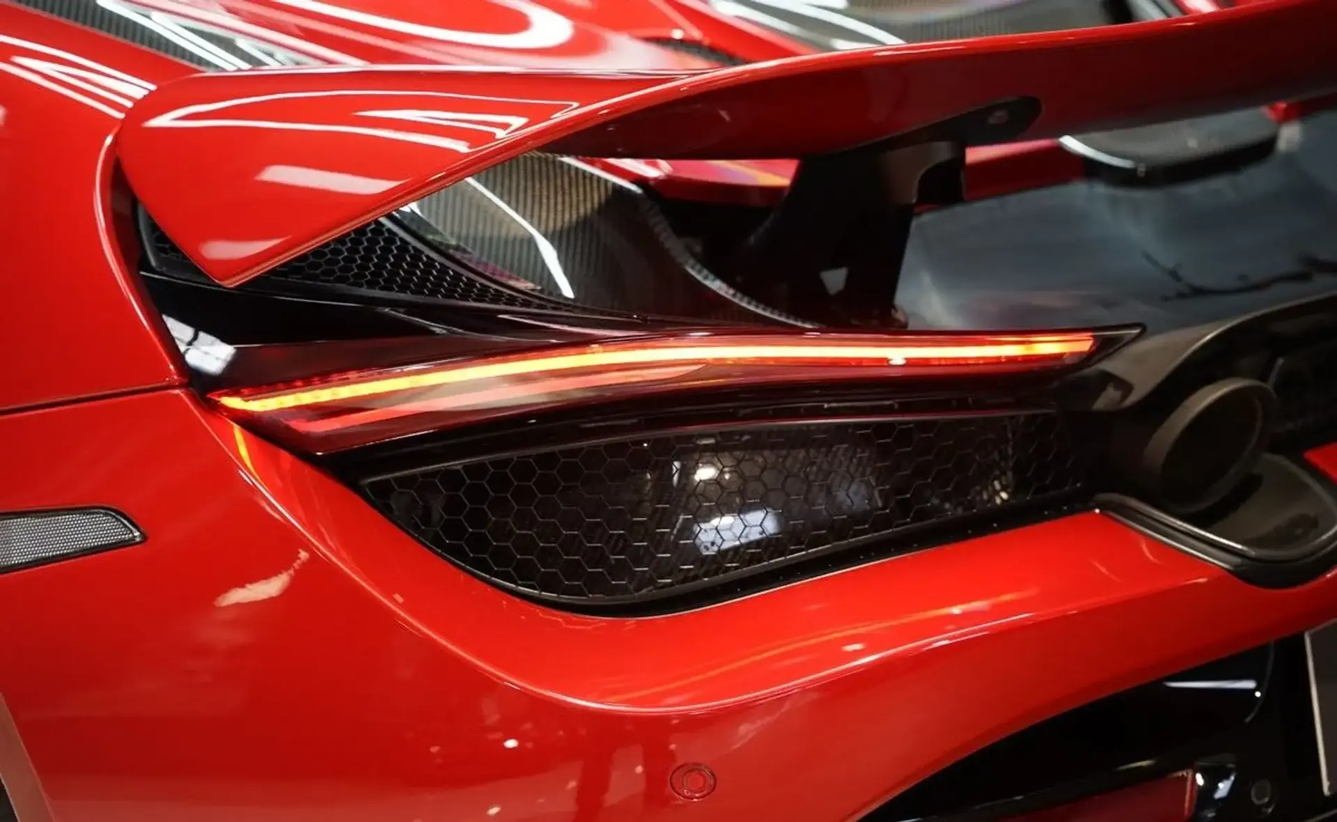 McLaren 720S — photo 12