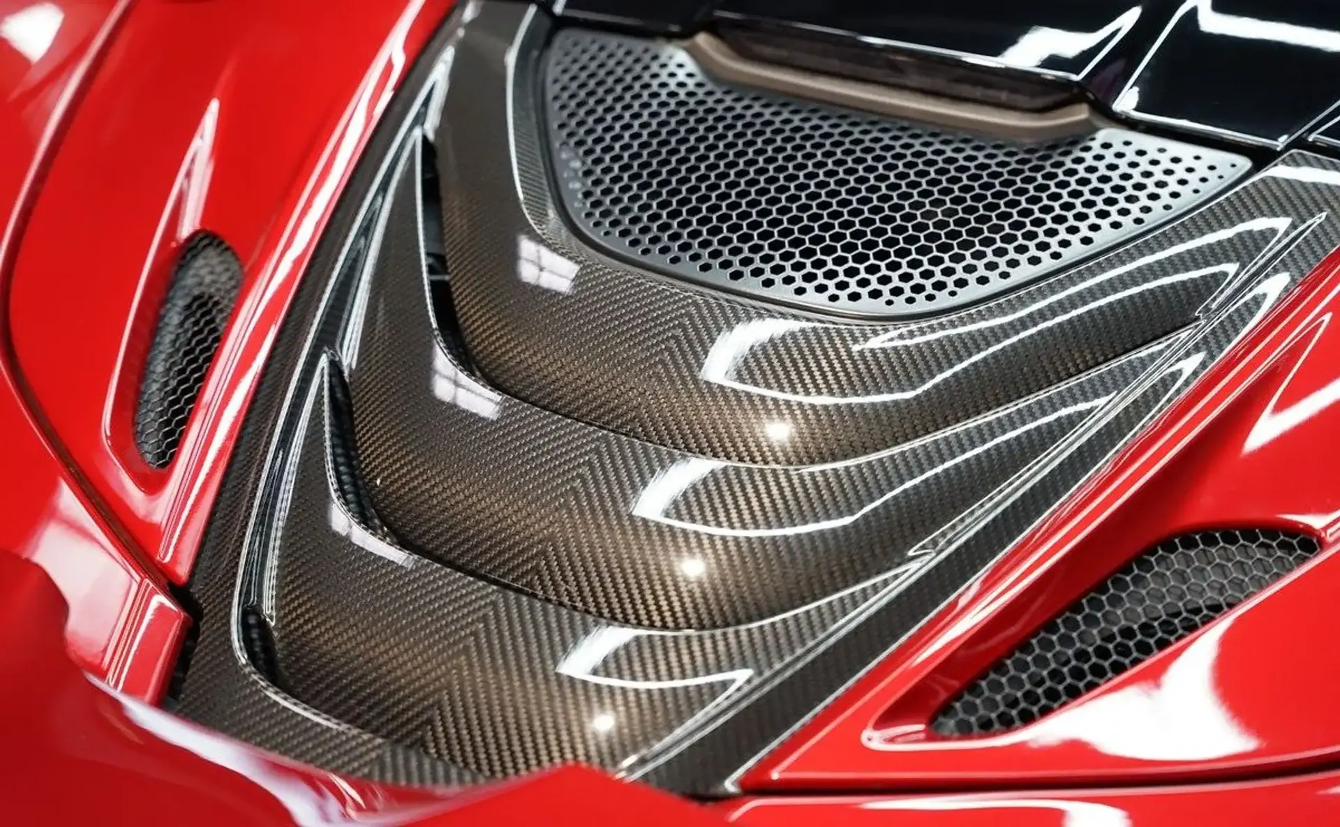 McLaren 720S — photo 13