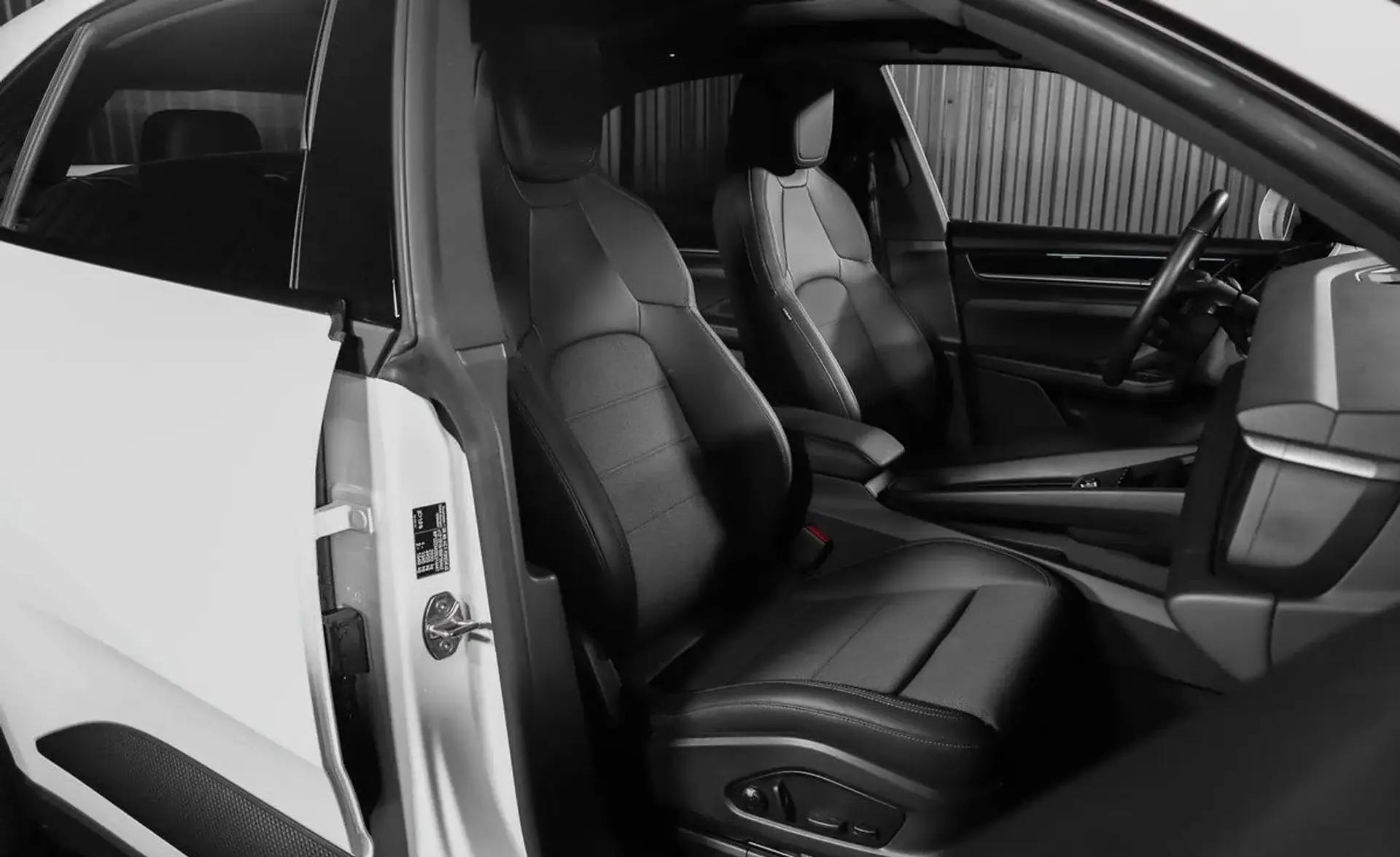 Porsche Macan — photo 10