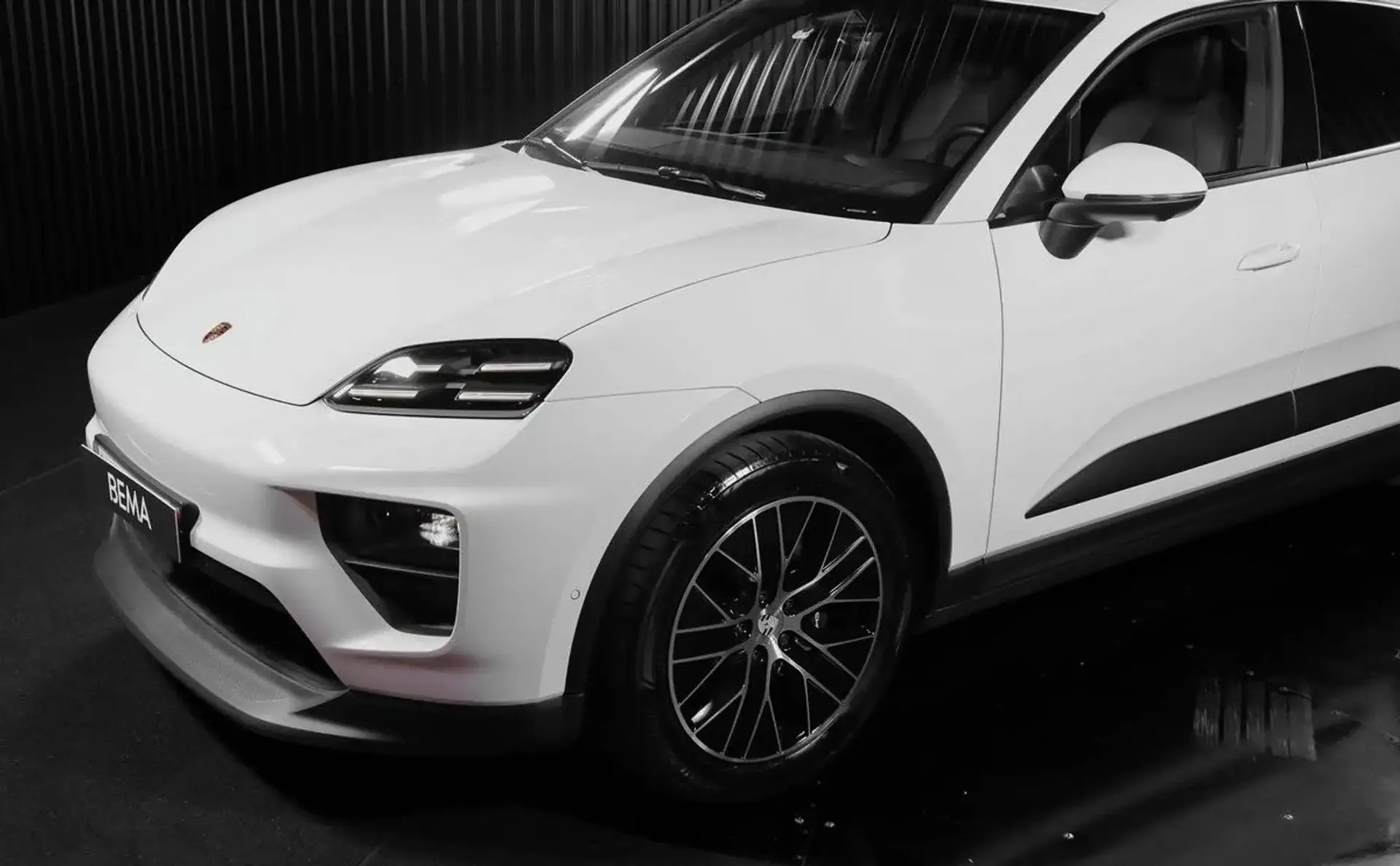 Porsche Macan — photo 11