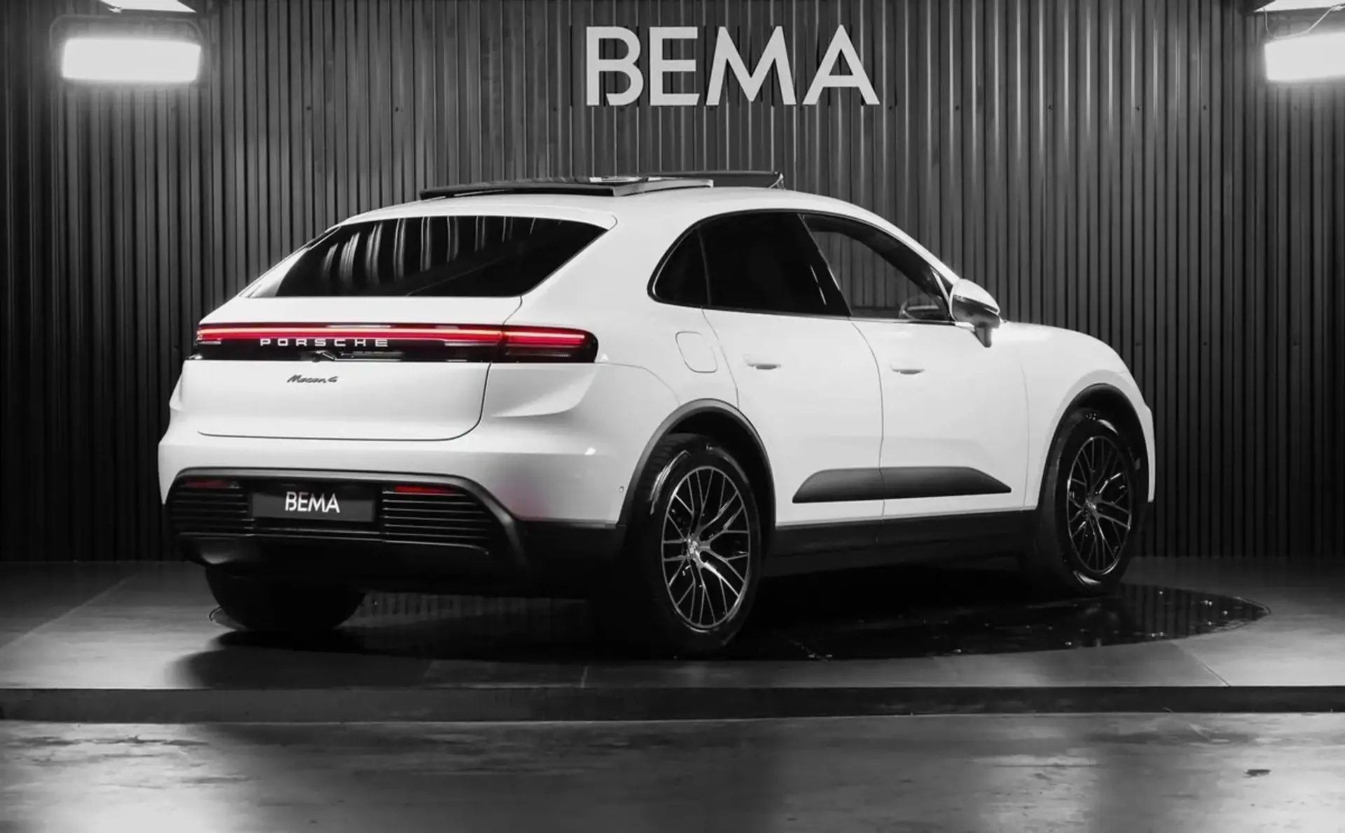 Porsche Macan — photo 12