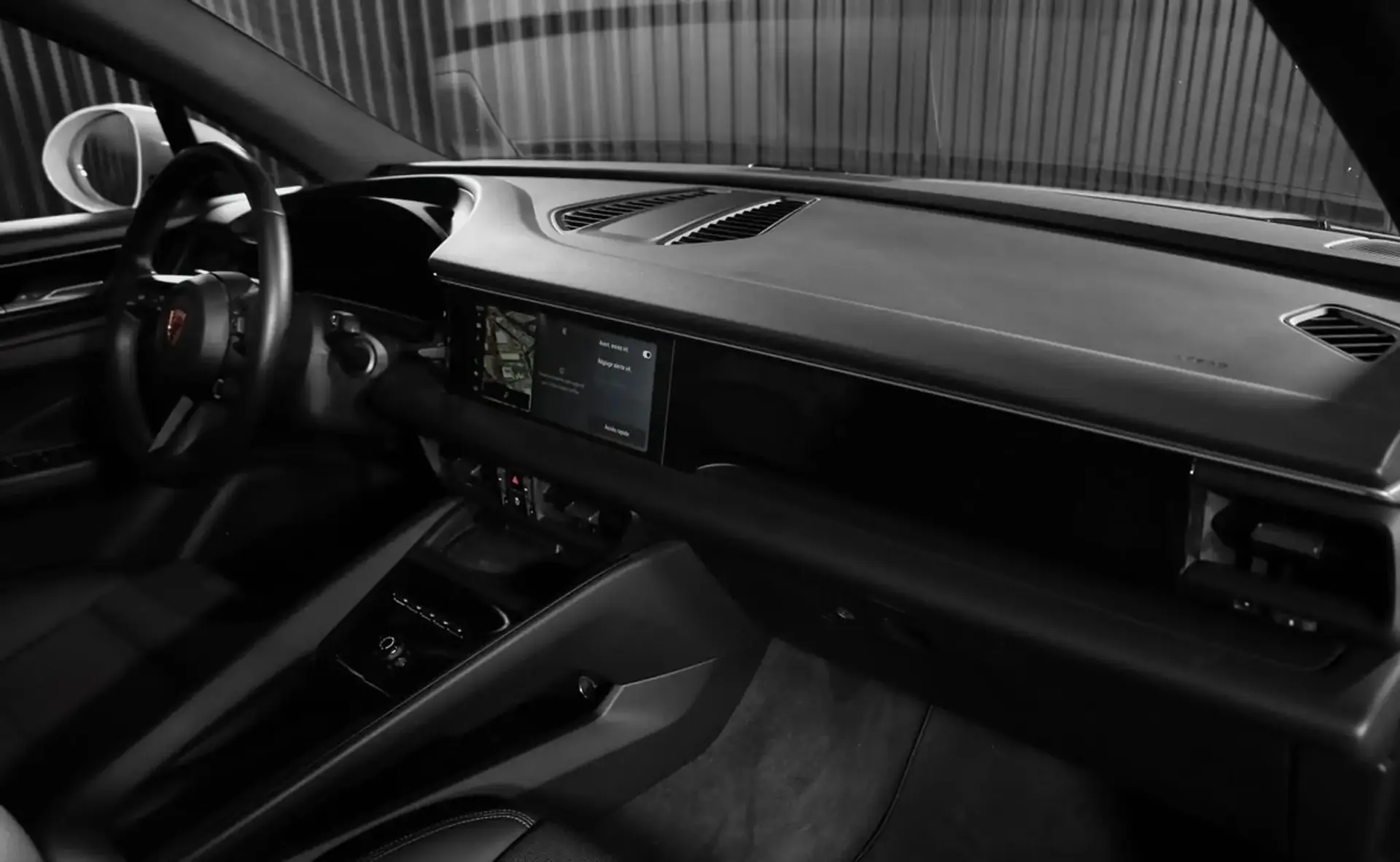 Porsche Macan — photo 8
