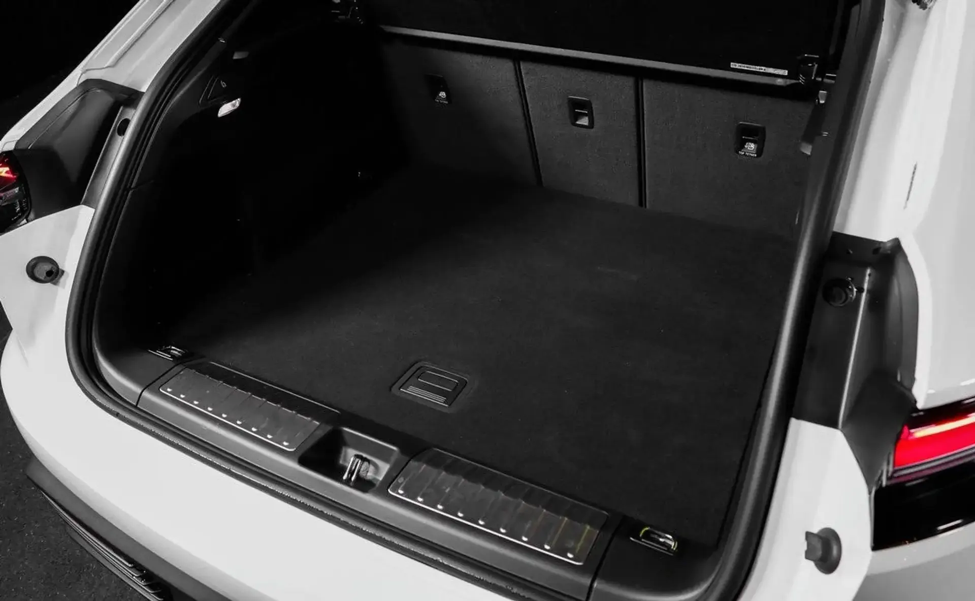 Porsche Macan — photo 15