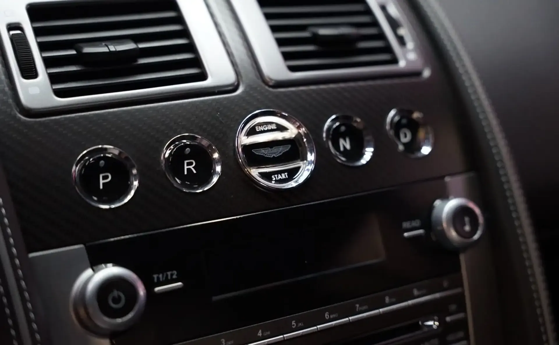 Aston Martin DB9 — photo 15