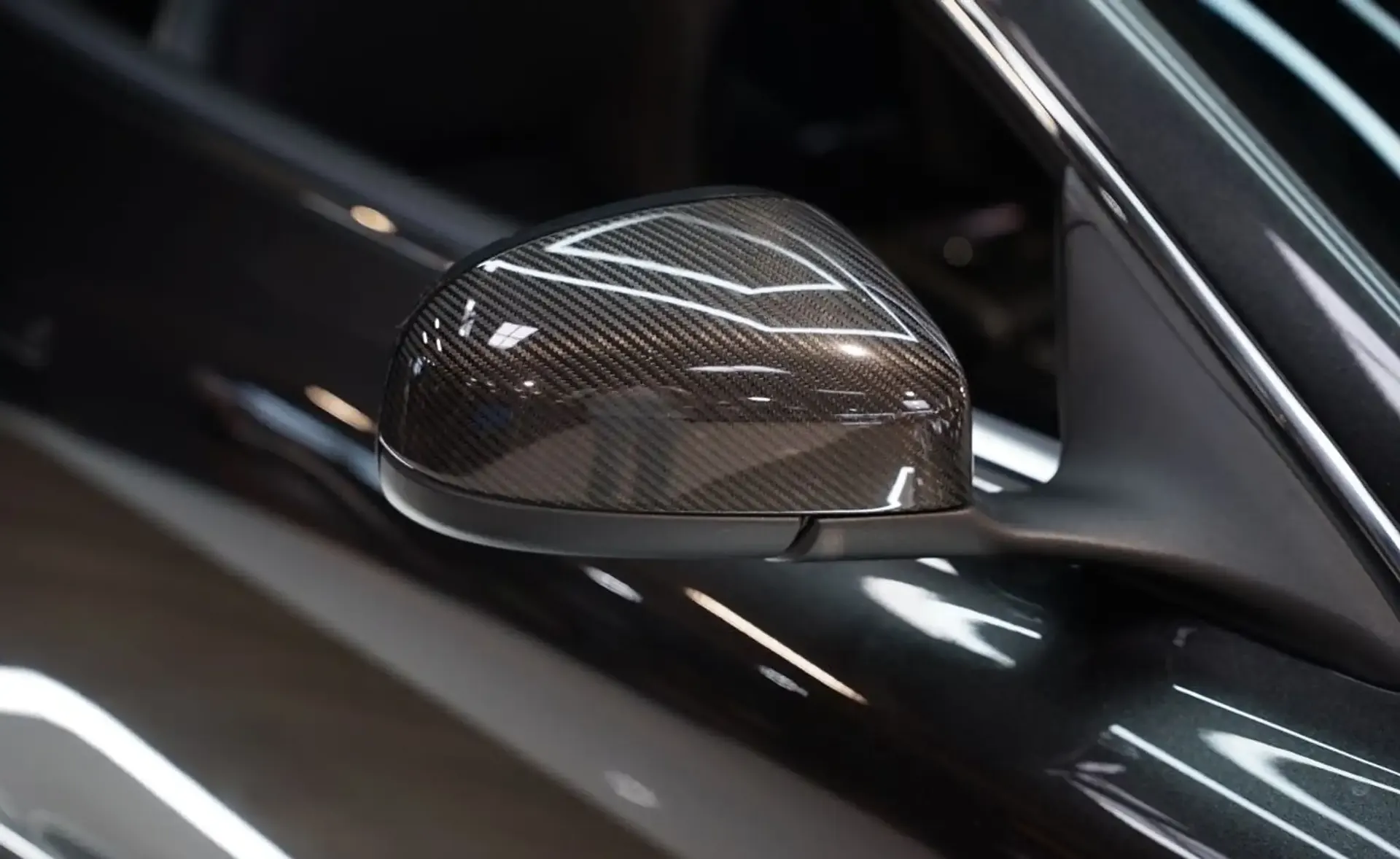 Aston Martin DB9 — photo 7