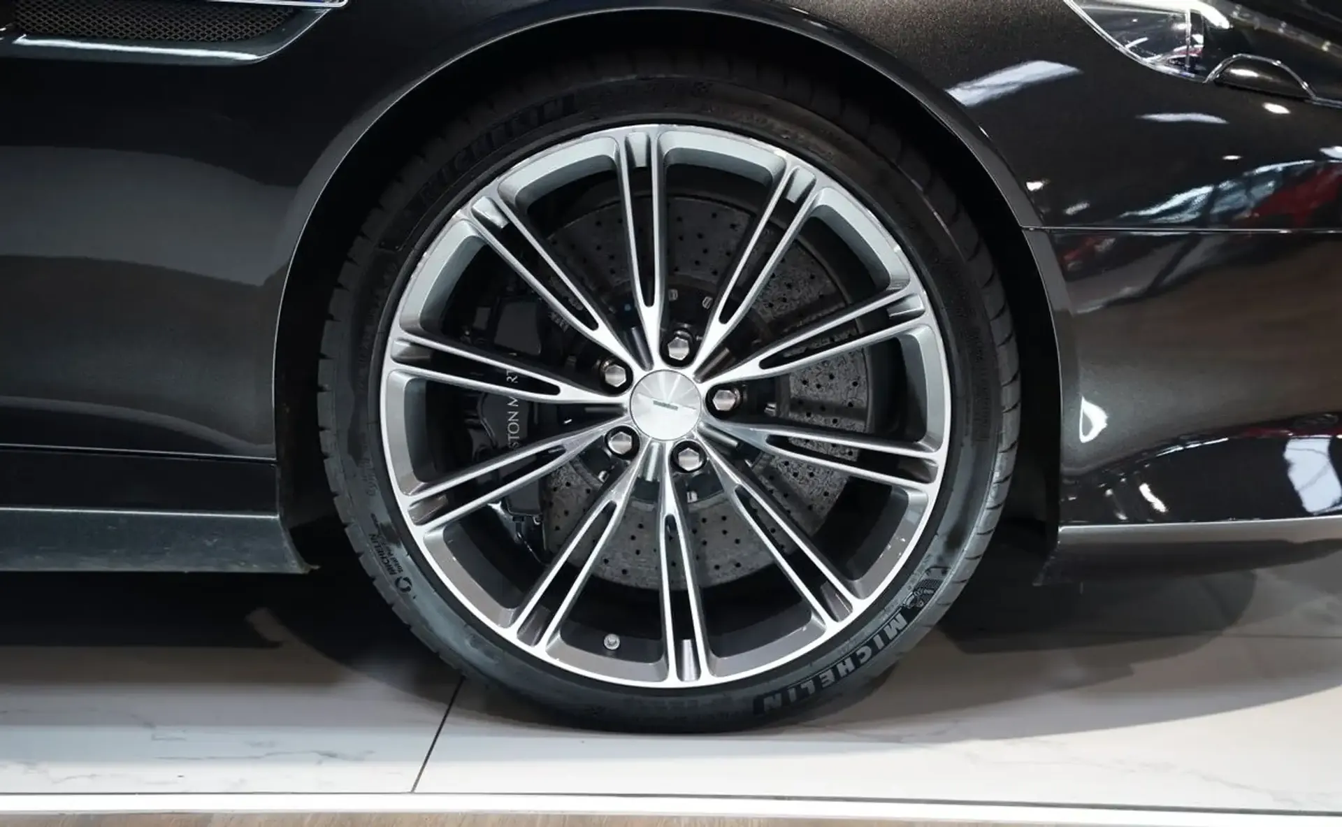 Aston Martin DB9 — photo 4