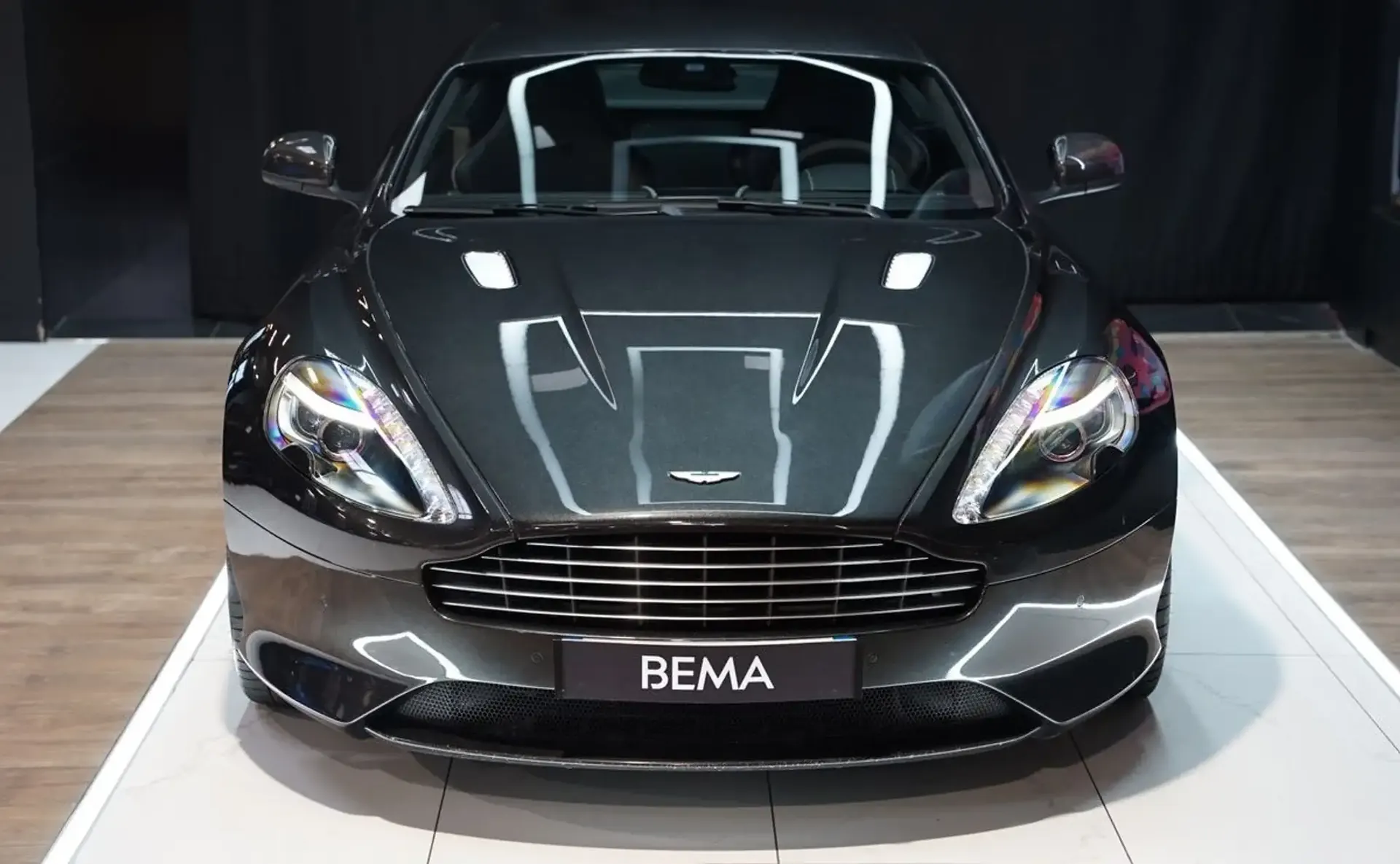 Aston Martin DB9 — photo 10