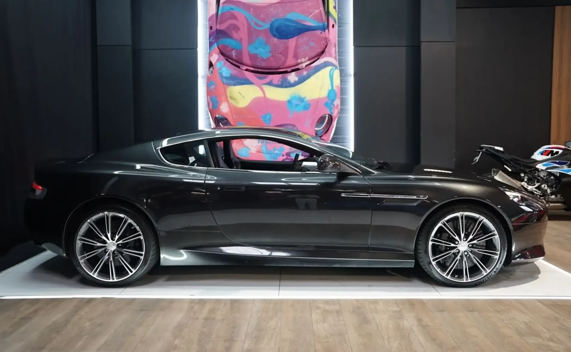 Aston Martin DB9 — photo 5