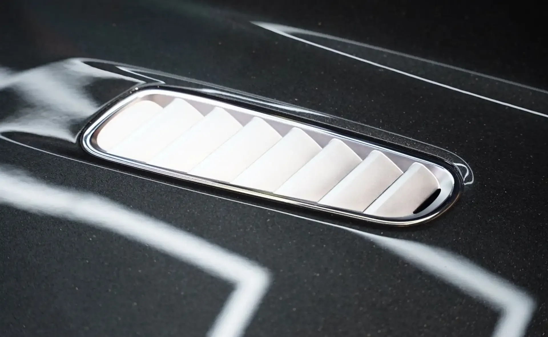 Aston Martin DB9 — photo 8