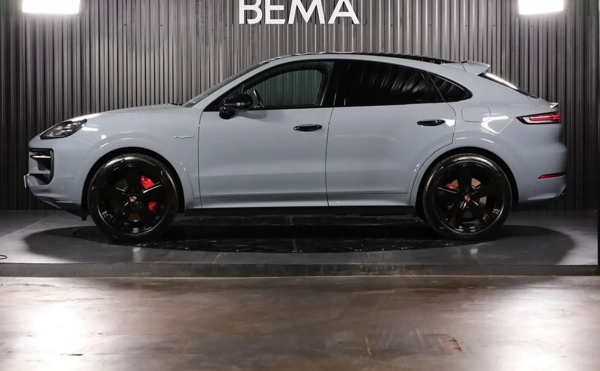 Porsche Cayenne — photo 3
