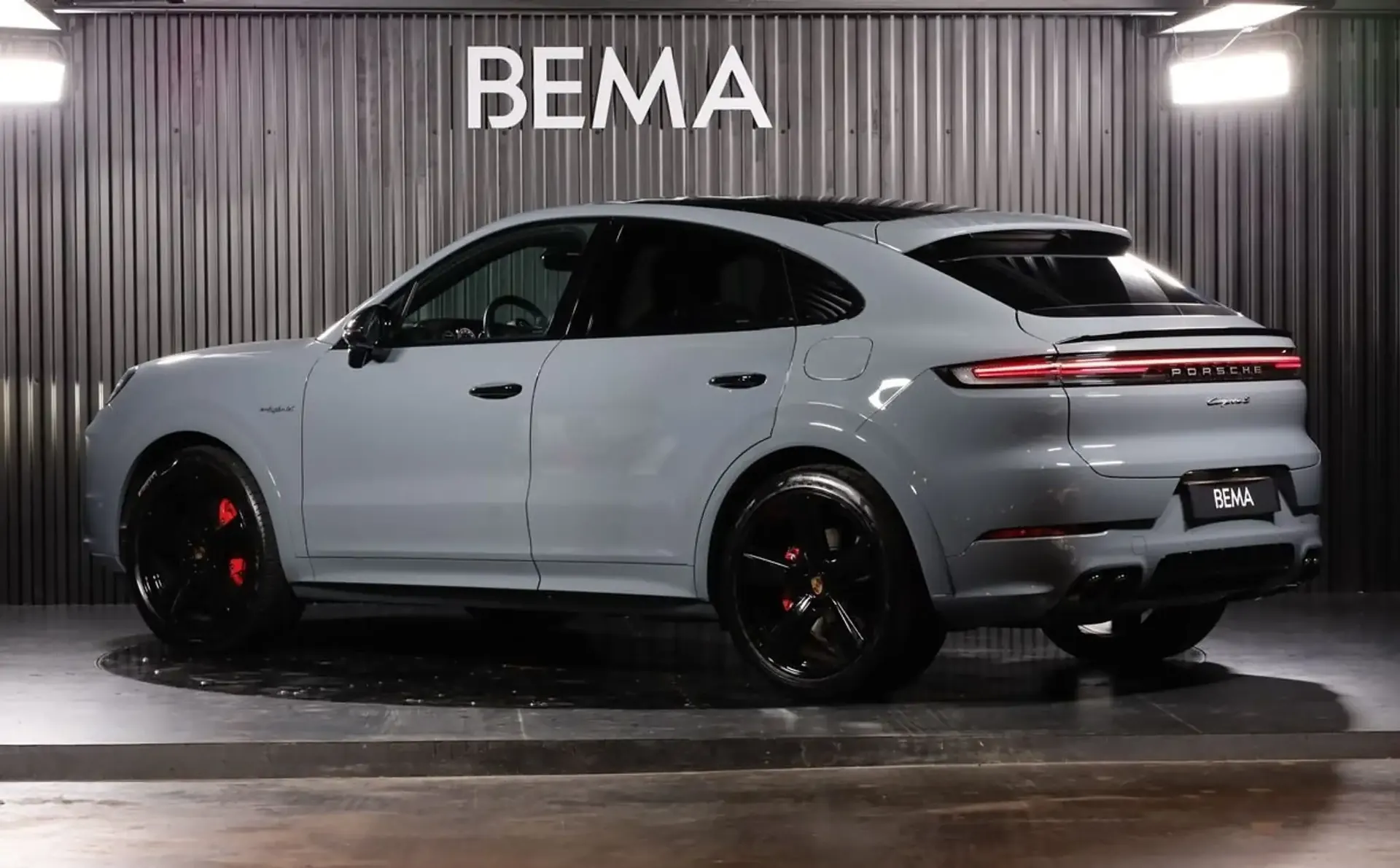 Porsche Cayenne — photo 4