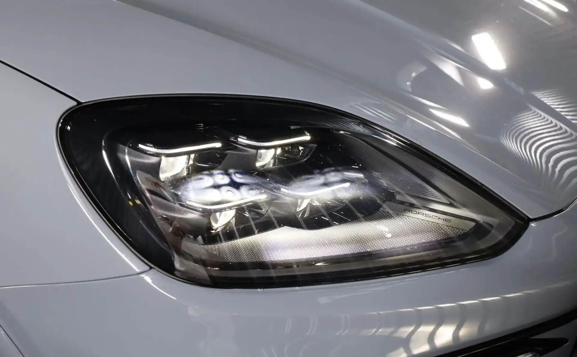 Porsche Cayenne — photo 13