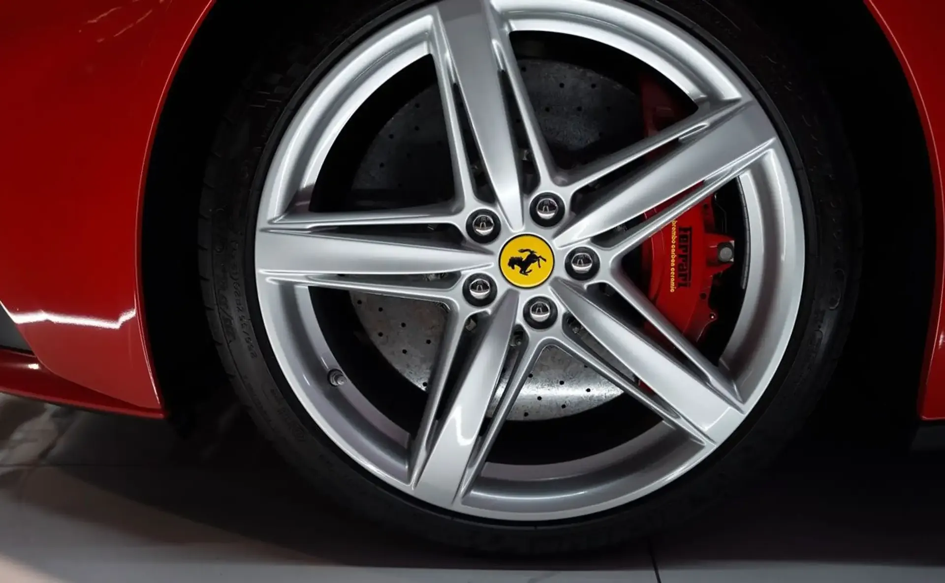 Ferrari F12 — photo 8